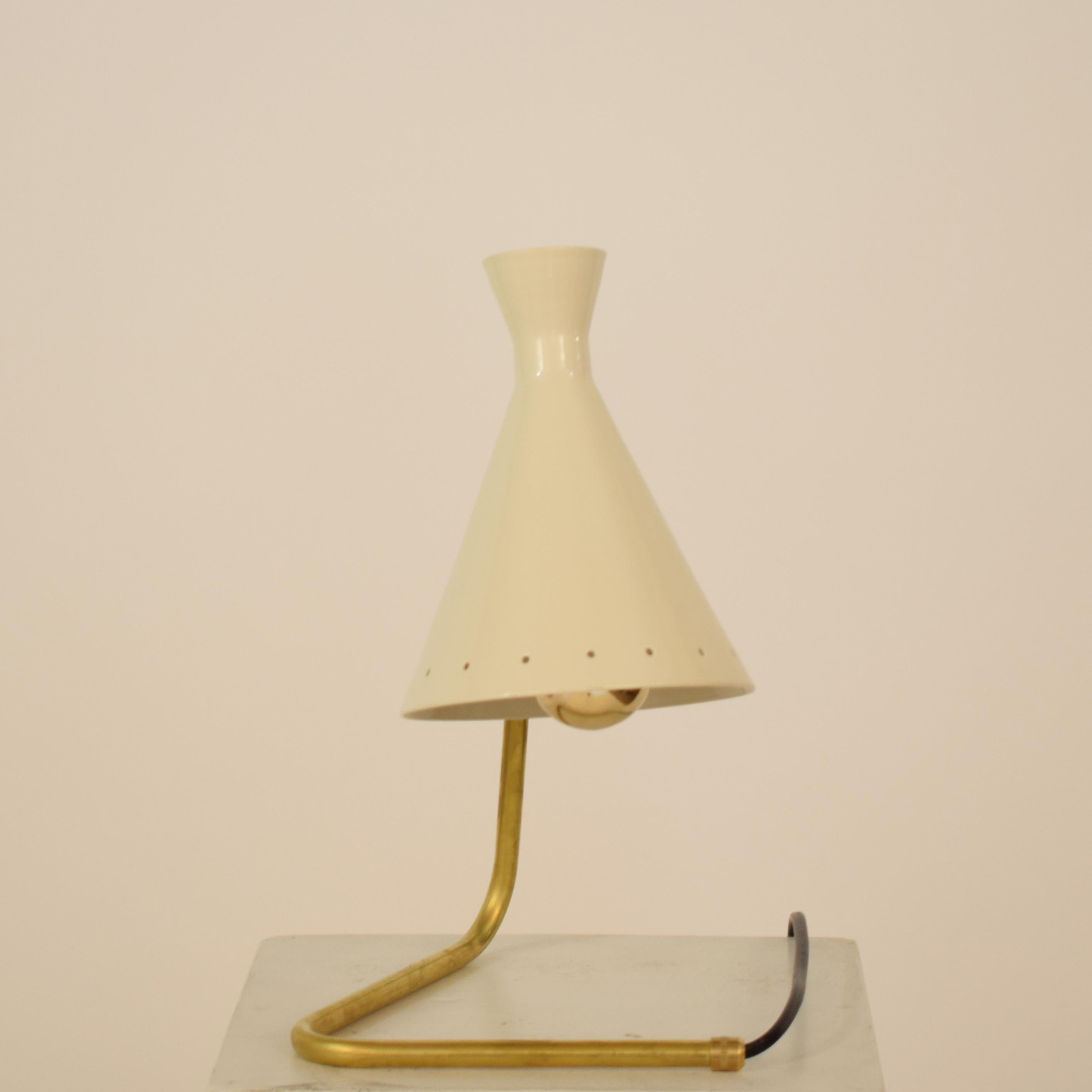 Small Italian Mid Century Style Brass and Lacquered Table Lamp Stilnovo In New Condition In Berlin, DE