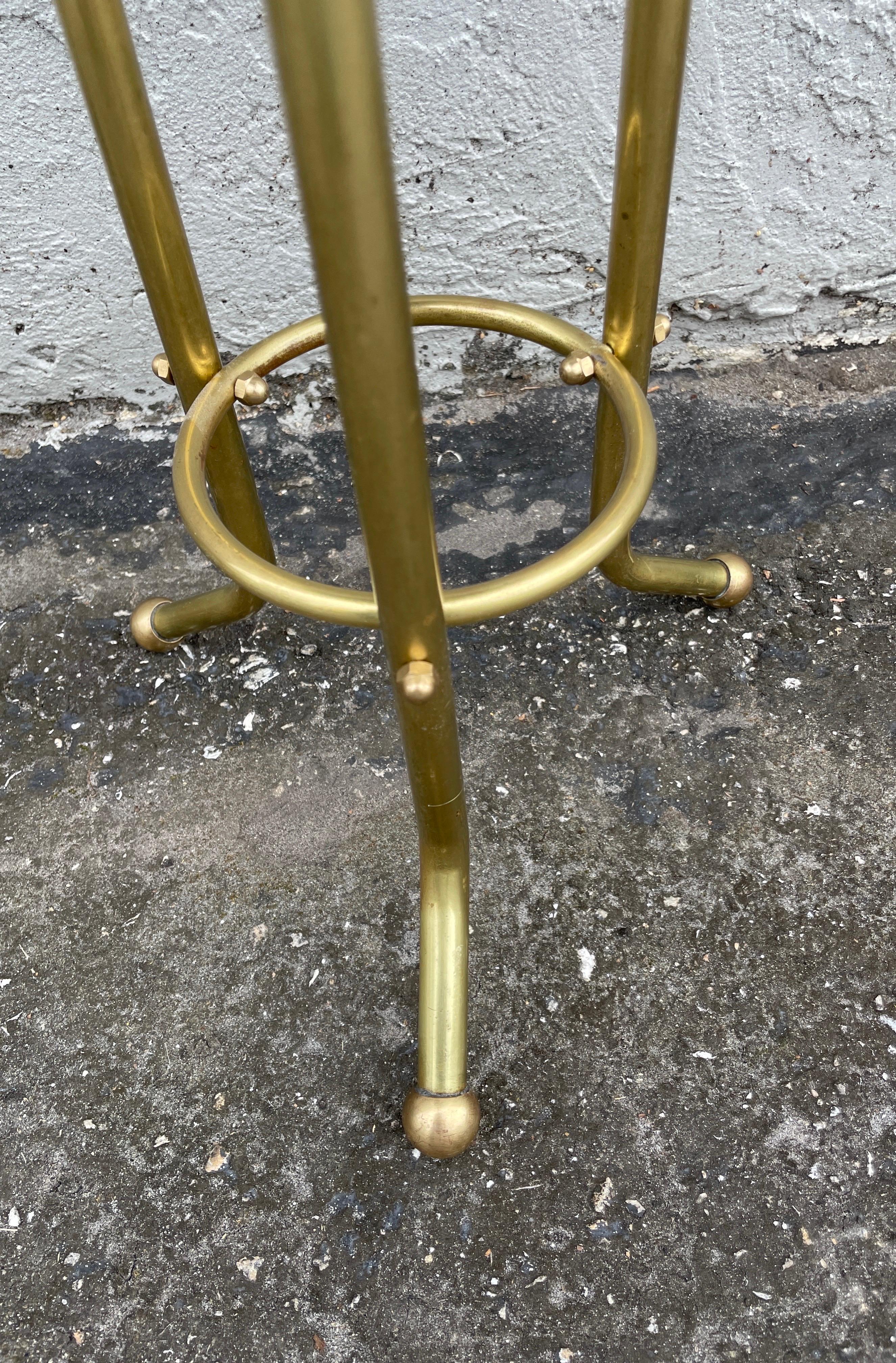 Petite table à boissons italienne en laiton et miroir en vente 1