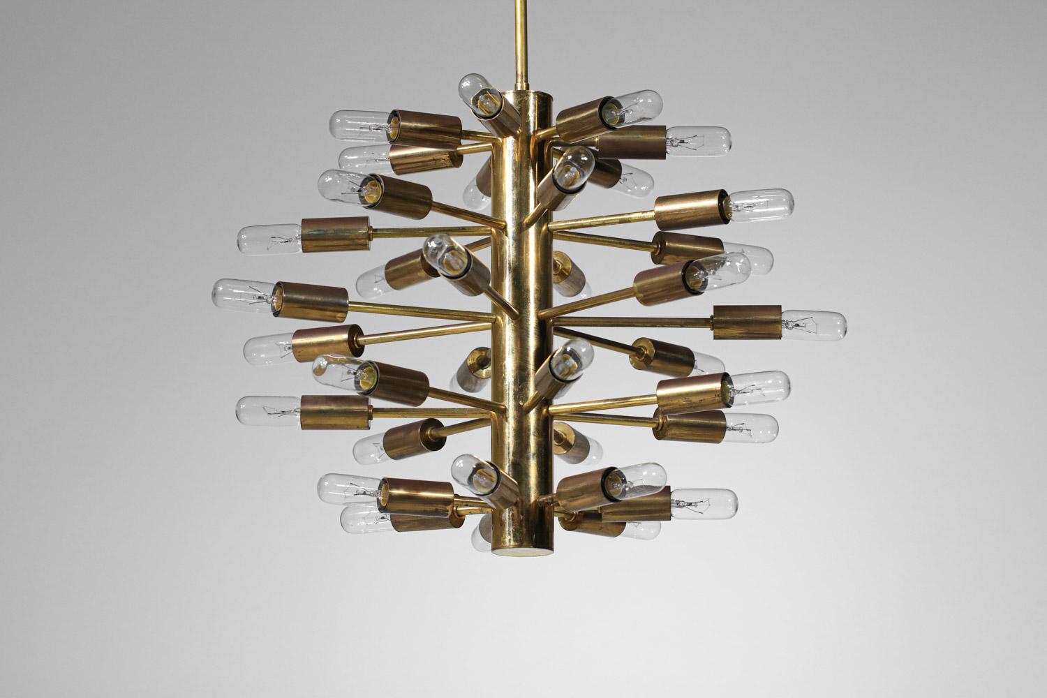 Small Italian chandelier from 60s in massive brass 30 bulbs attr. in stilnovo  For Sale 7