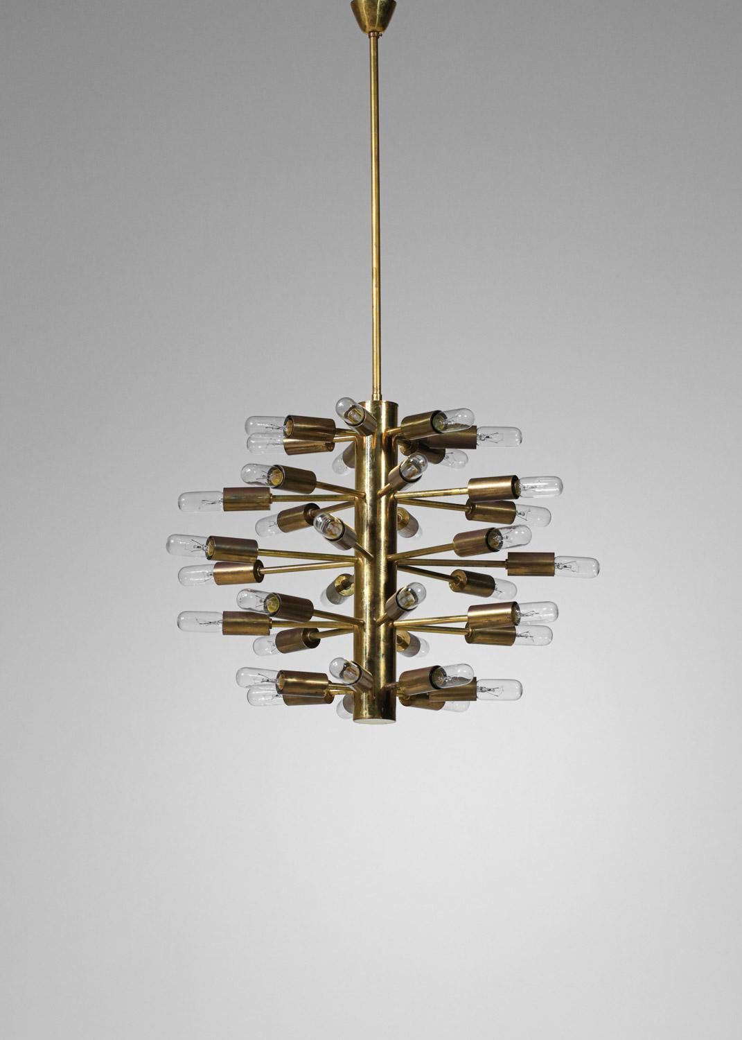 Small Italian chandelier from 60s in massive brass 30 bulbs attr. in stilnovo  For Sale 8