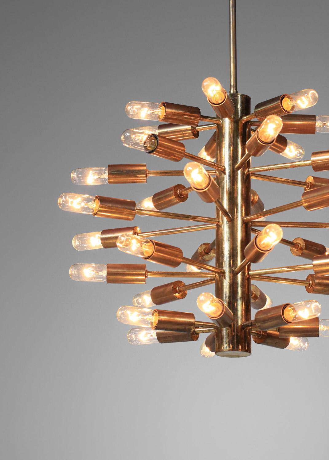 Mid-20th Century Small Italian chandelier from 60s in massive brass 30 bulbs attr. in stilnovo  For Sale