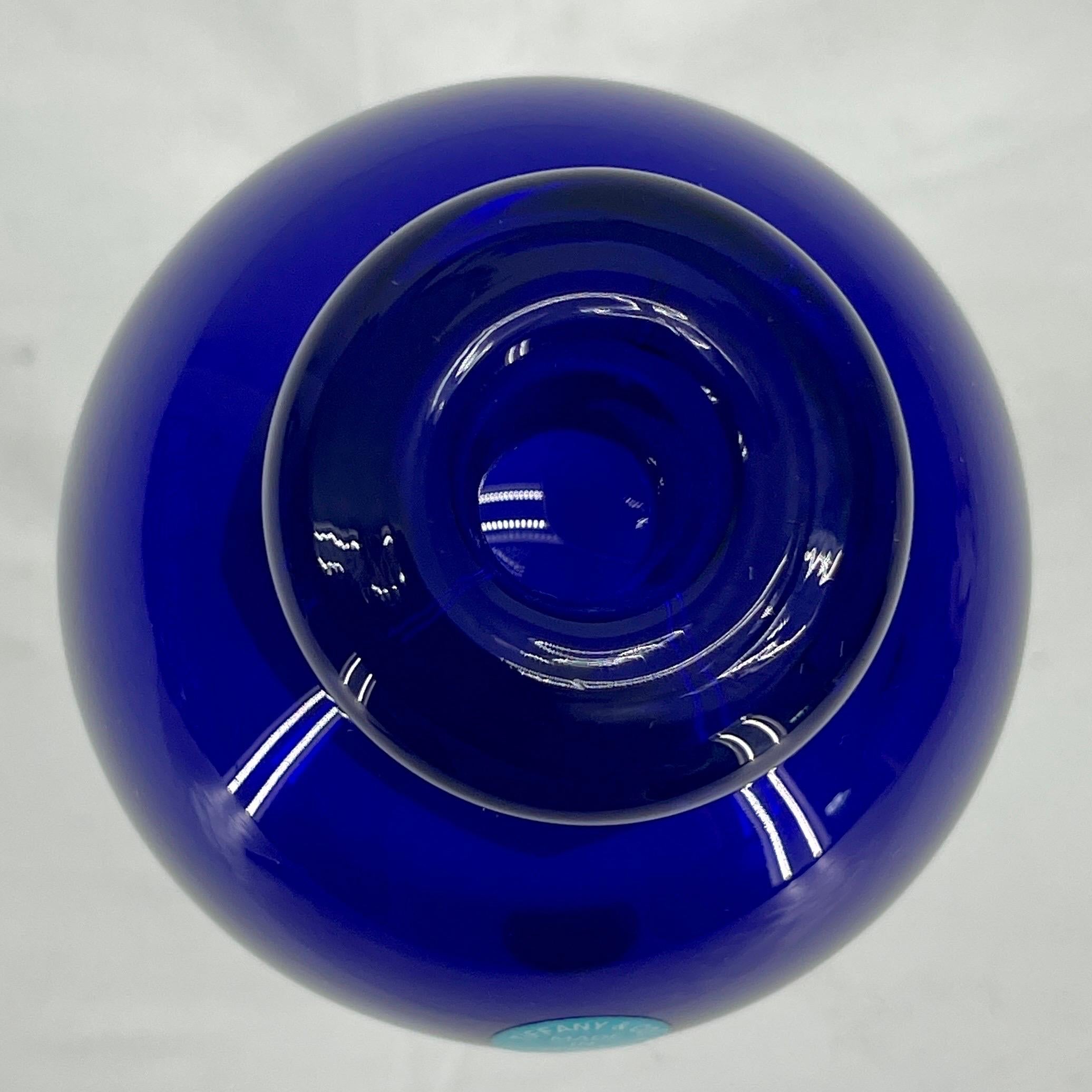 Small Italian Cobalt Blue Vase by Seguso Murano for Tiffany In Good Condition In Haddonfield, NJ