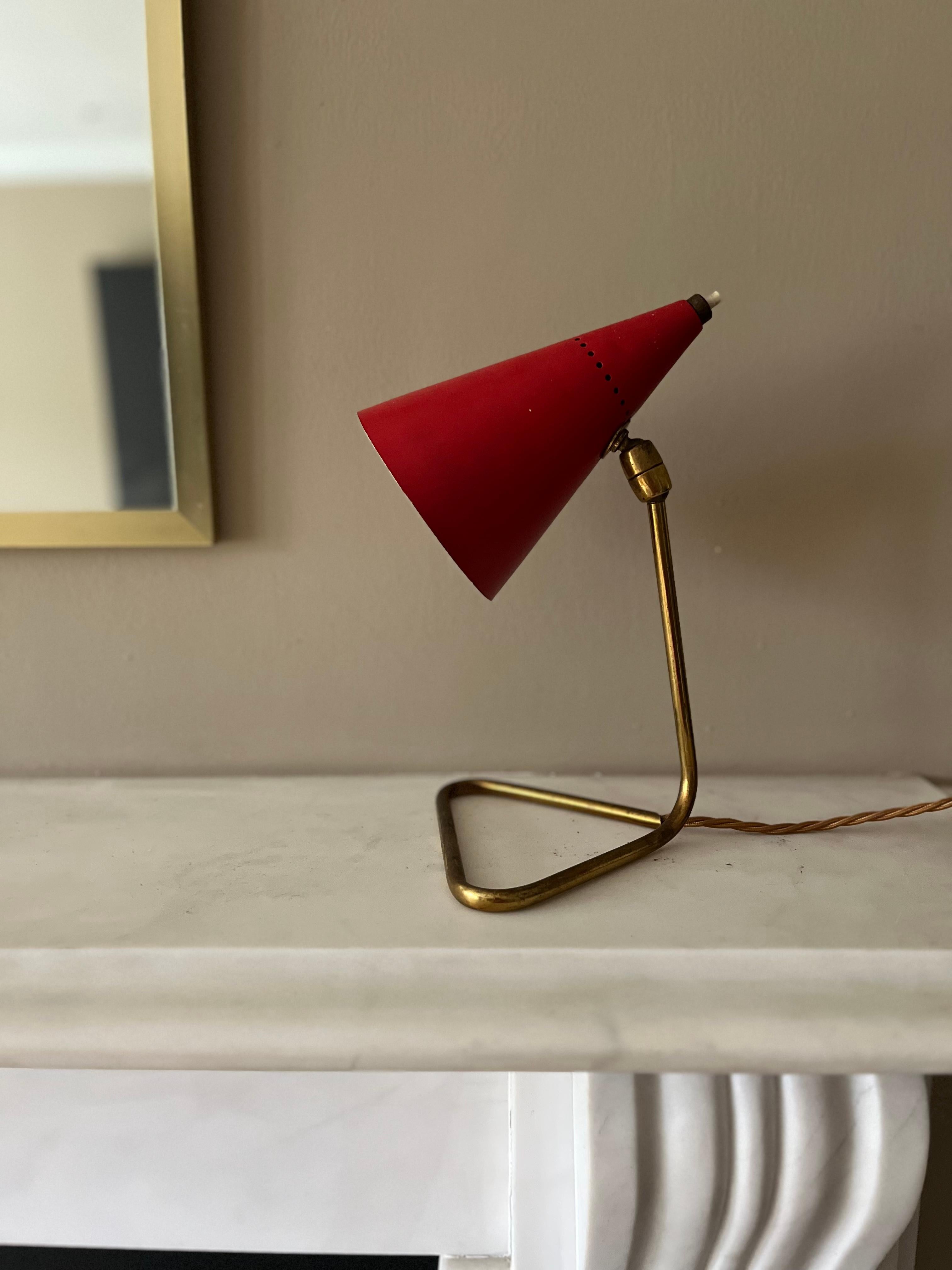 Small Italian desk lamp attributed to Ostuni for O’Luce In Good Condition In London, GB