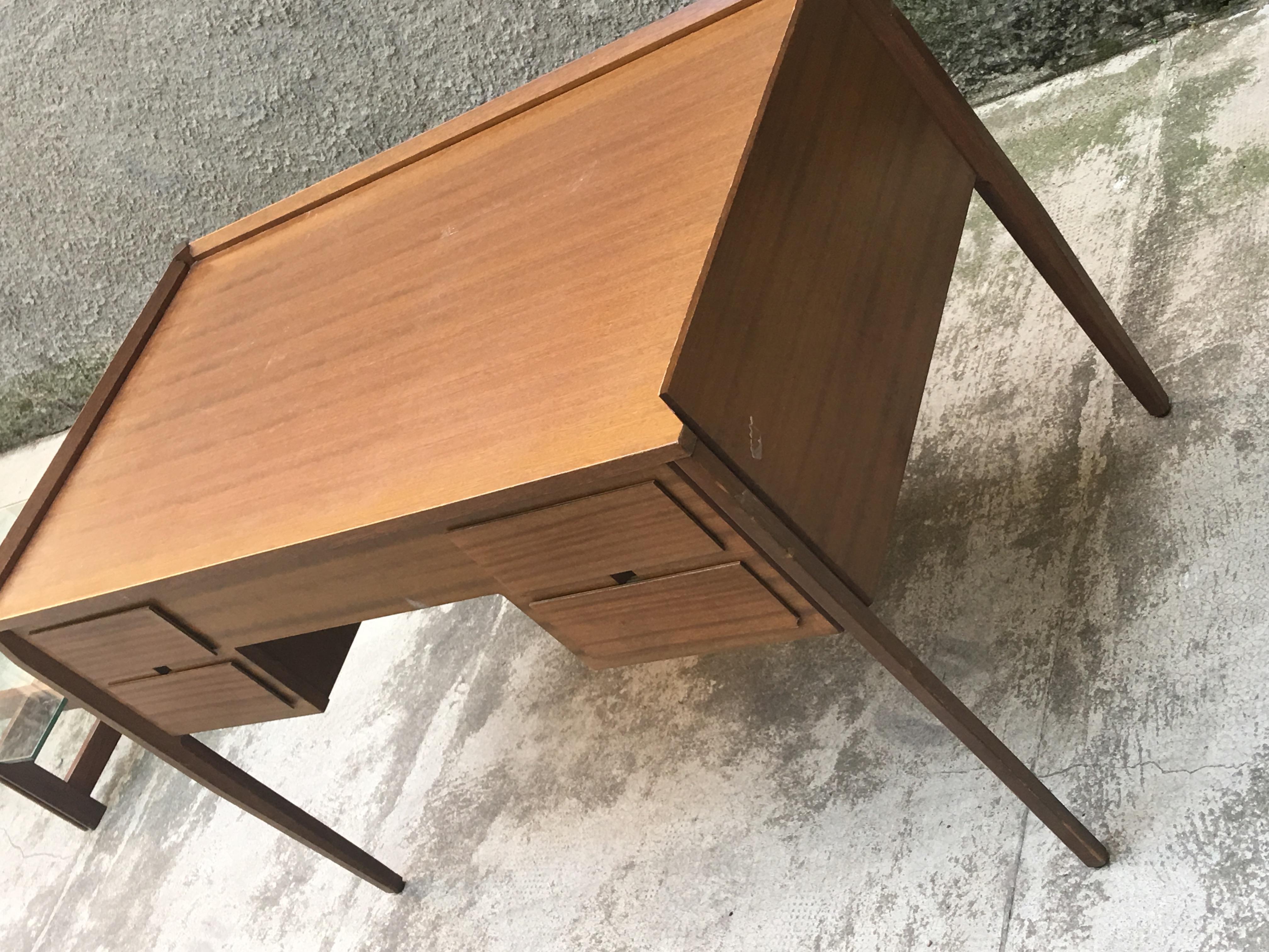 Mid-Century Modern Small Italian Desk with Matching Chair - 60's - Vittorio Dassi -  Set of 2 For Sale