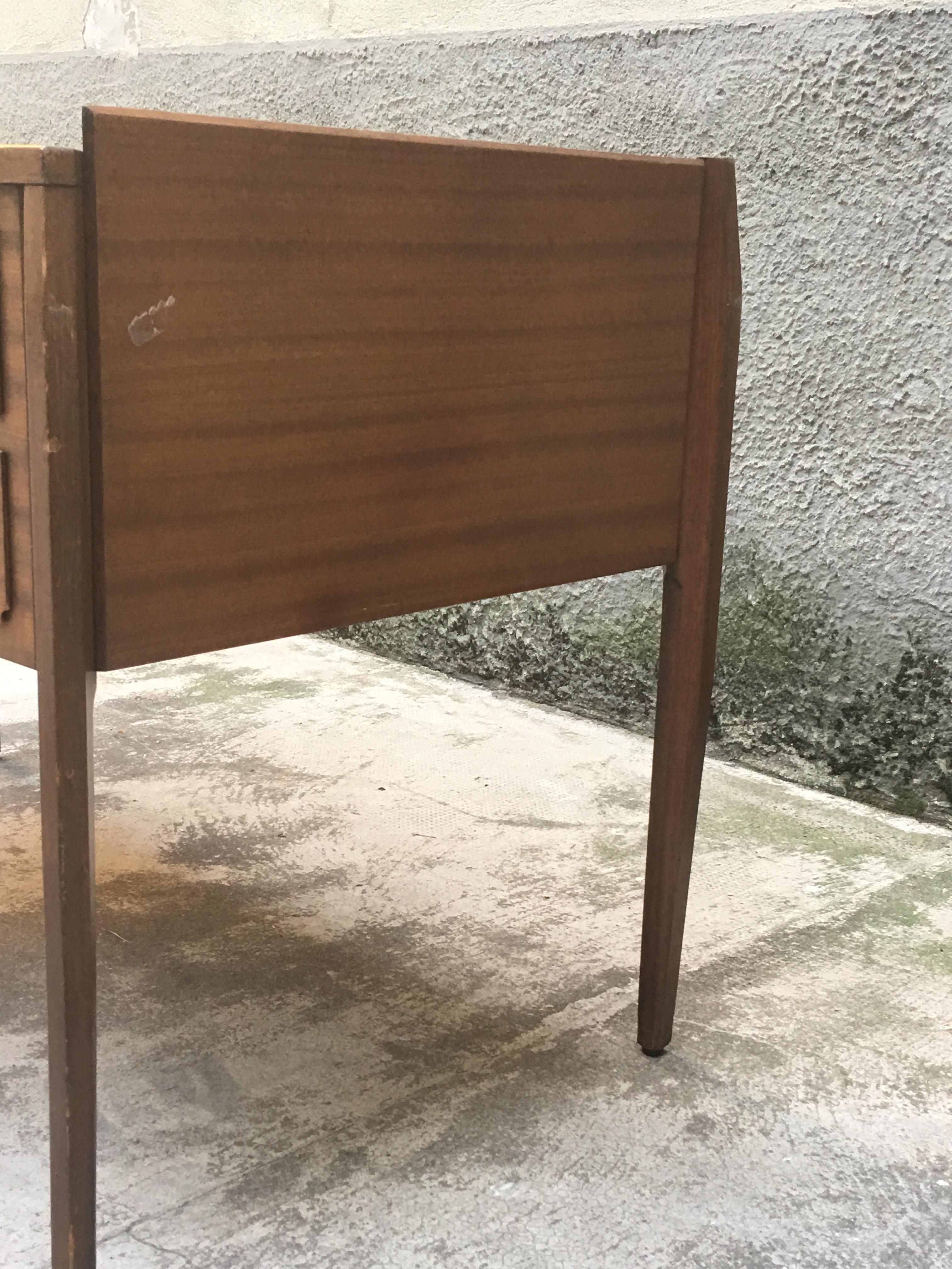 20th Century Small Italian Desk with Matching Chair - 60's - Vittorio Dassi -  Set of 2 For Sale