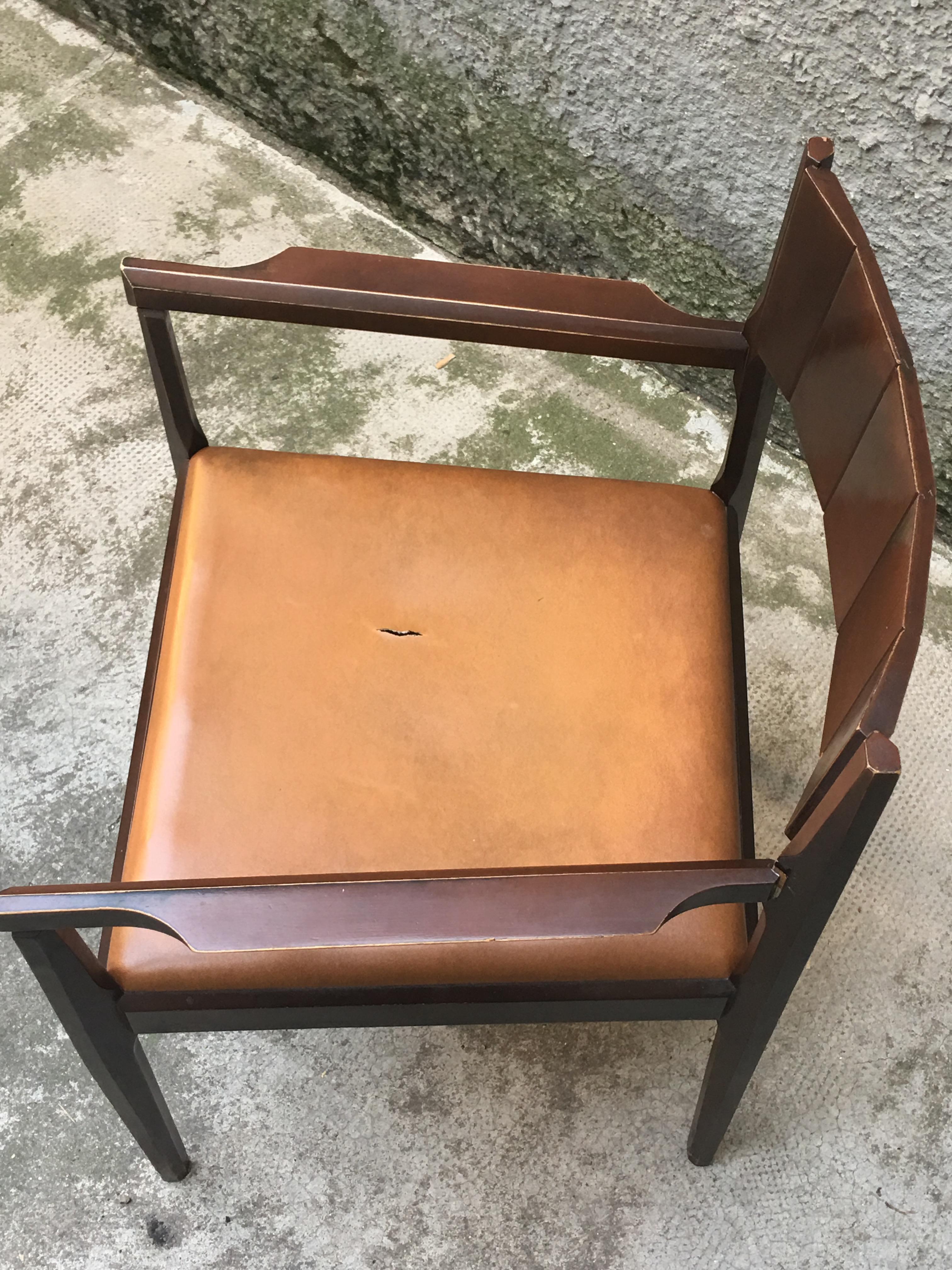 Small Italian Desk with Matching Chair - 60's - Vittorio Dassi -  Set of 2 For Sale 2