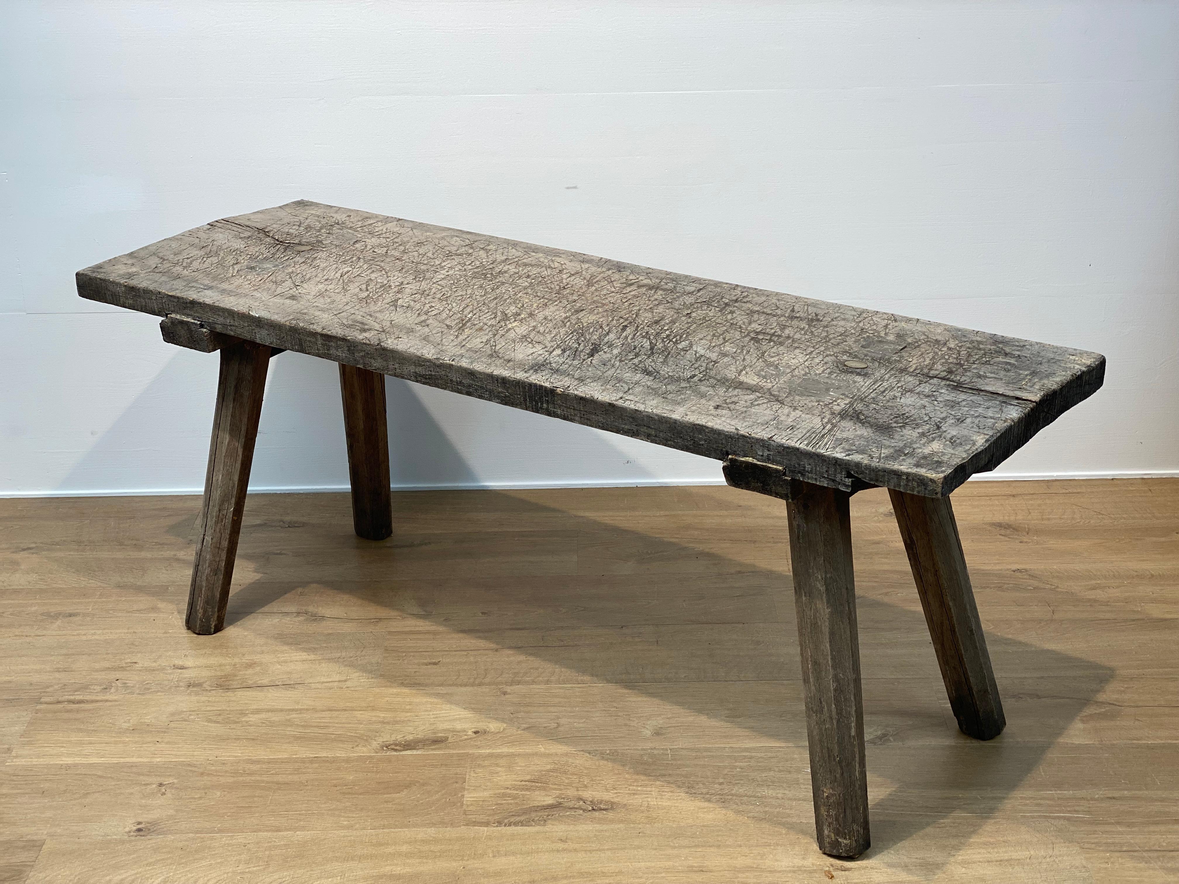 Patiné Petite table de ferme italienne en vente