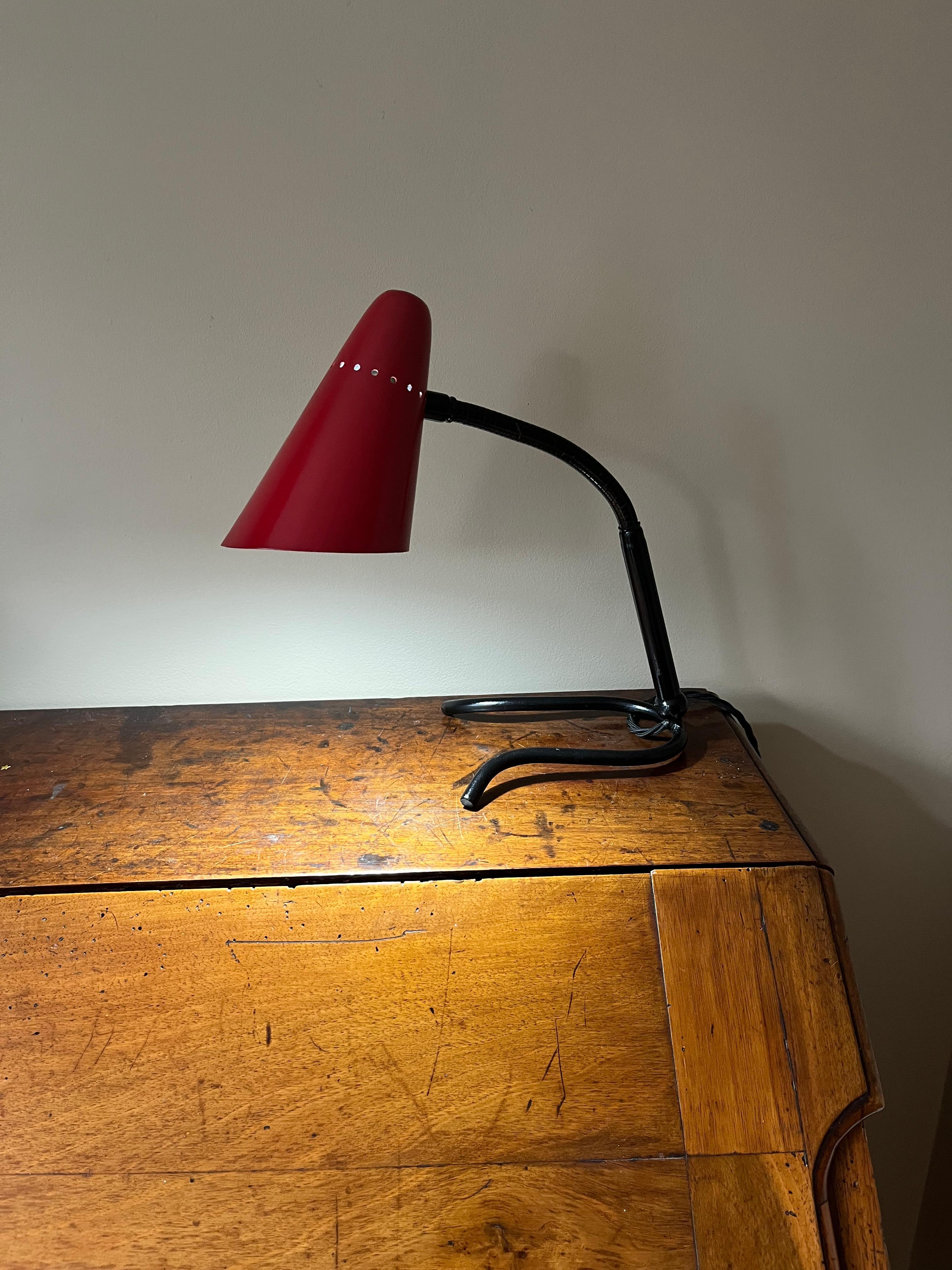 Petite lampe de bureau italienne flexible  en vente 1