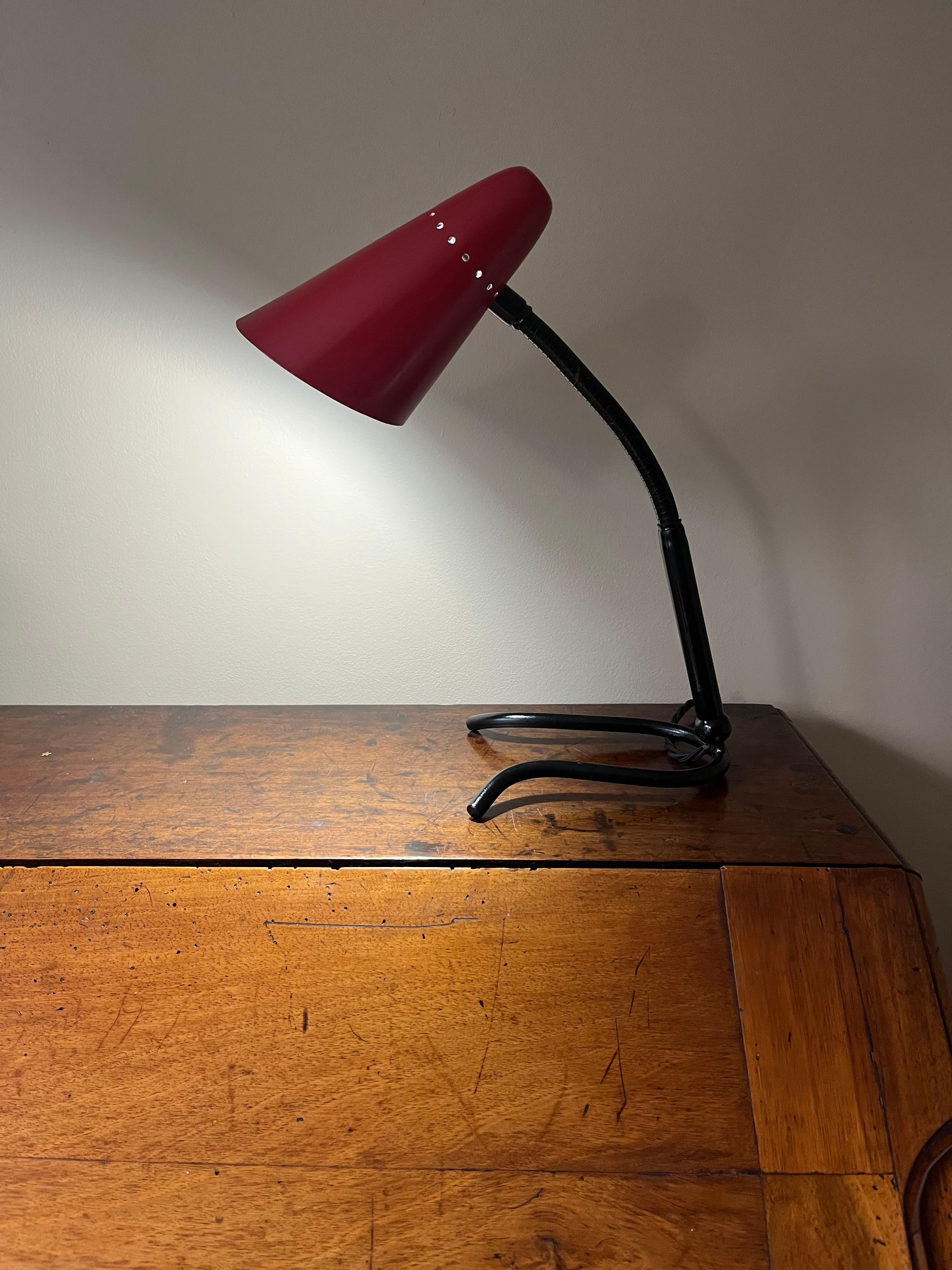 Petite lampe de bureau italienne flexible  en vente 3