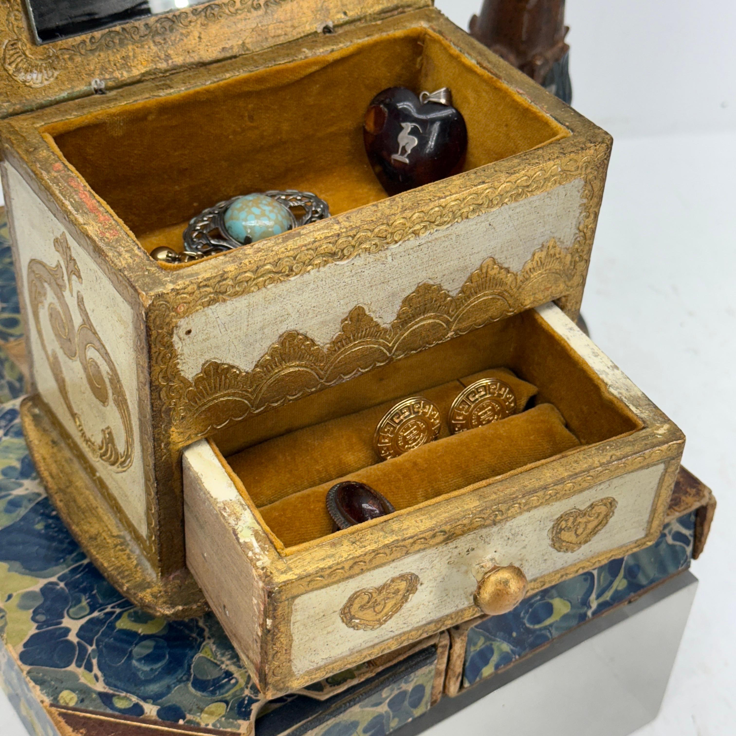 Pequeña cajonera italiana florentina para joyas en miniatura en venta 2