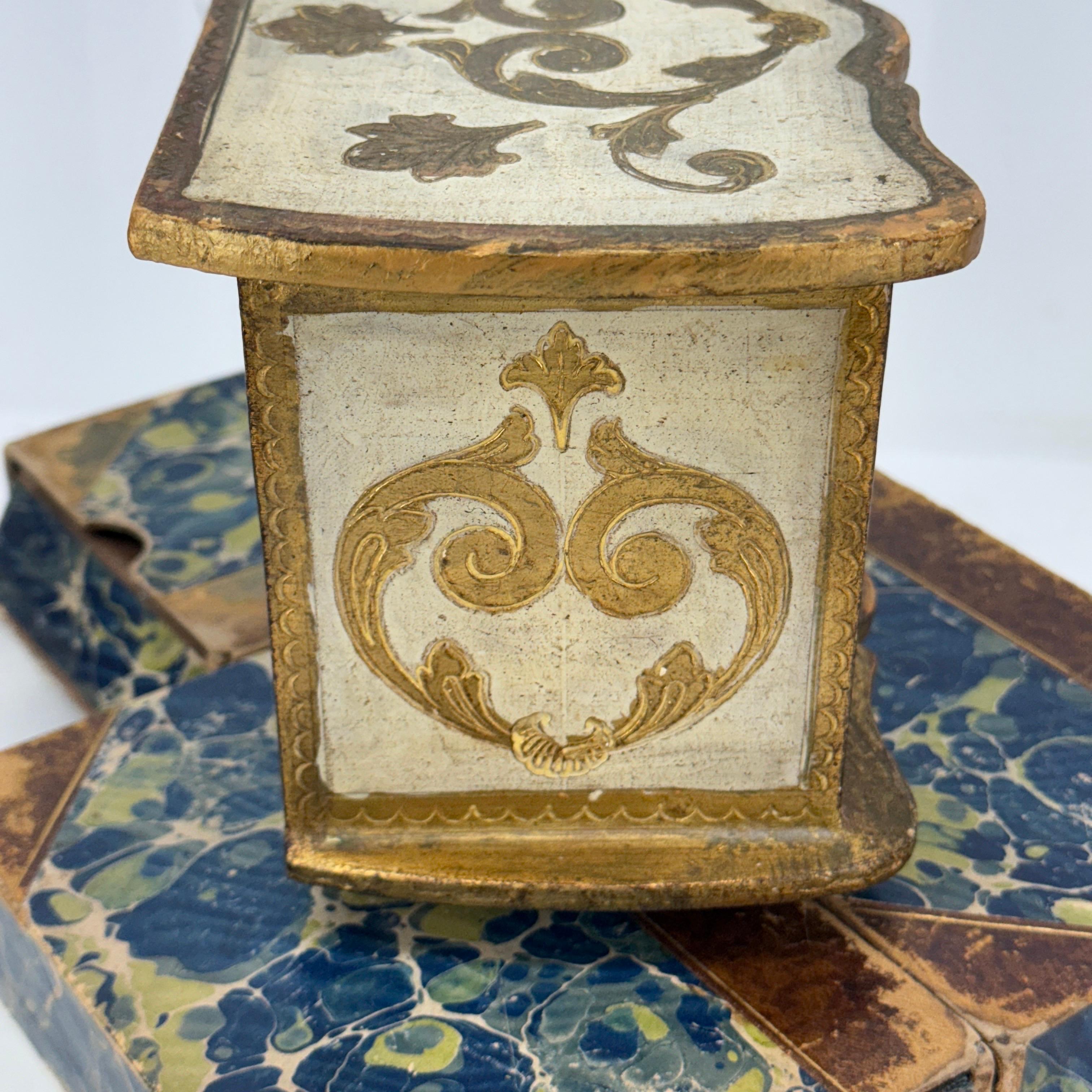 Pequeña cajonera italiana florentina para joyas en miniatura en venta 4