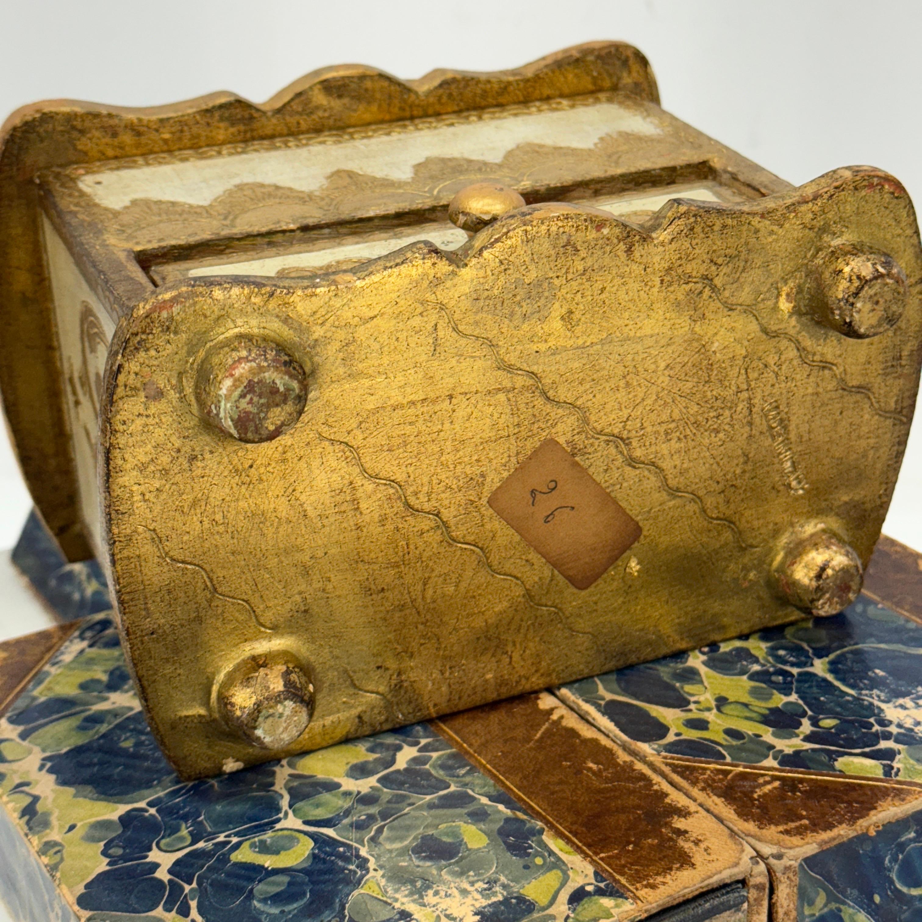 Pequeña cajonera italiana florentina para joyas en miniatura en venta 5