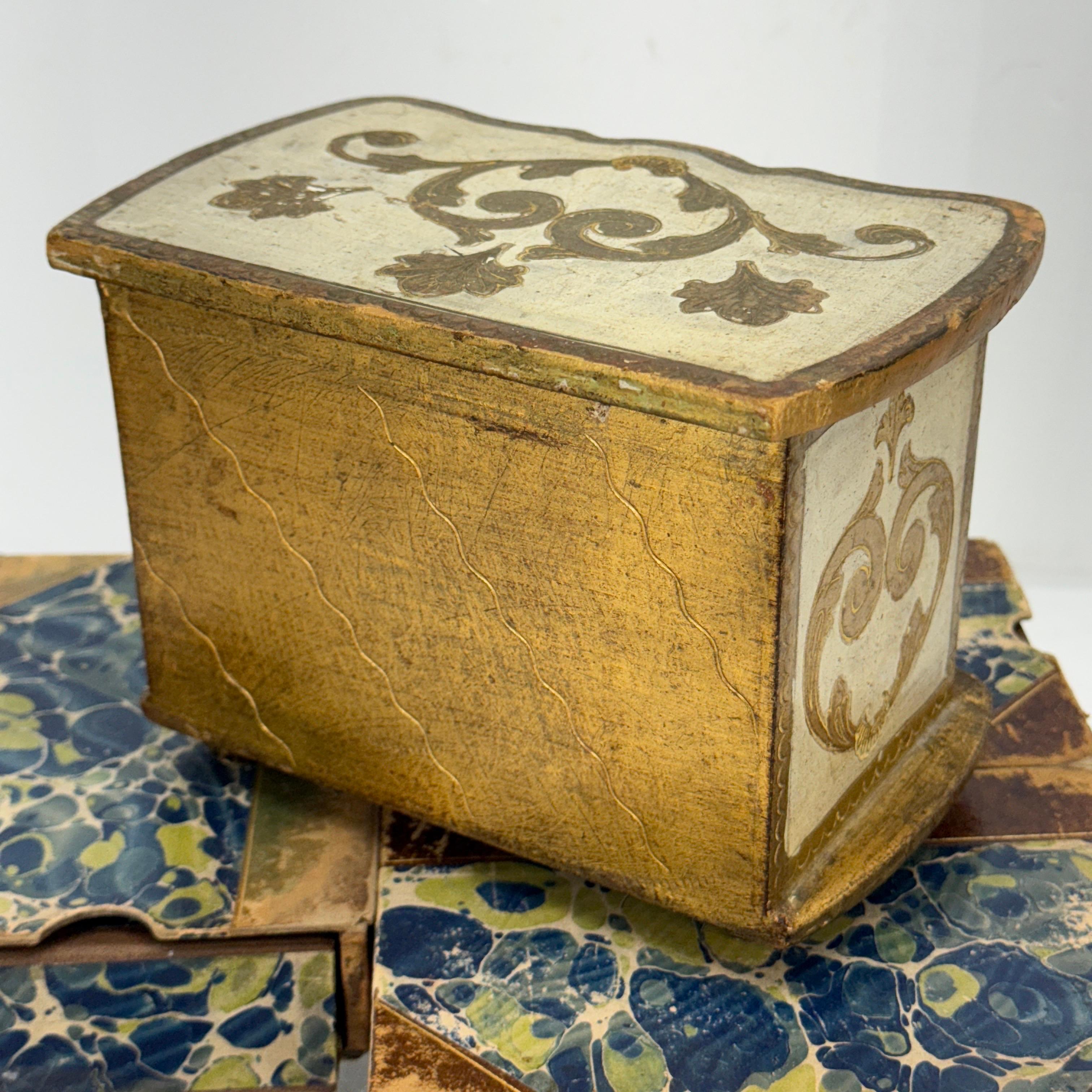 Pequeña cajonera italiana florentina para joyas en miniatura en venta 7