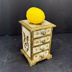 Kleine italienische Florentine Schmuck Miniature Kommode von Schubladen