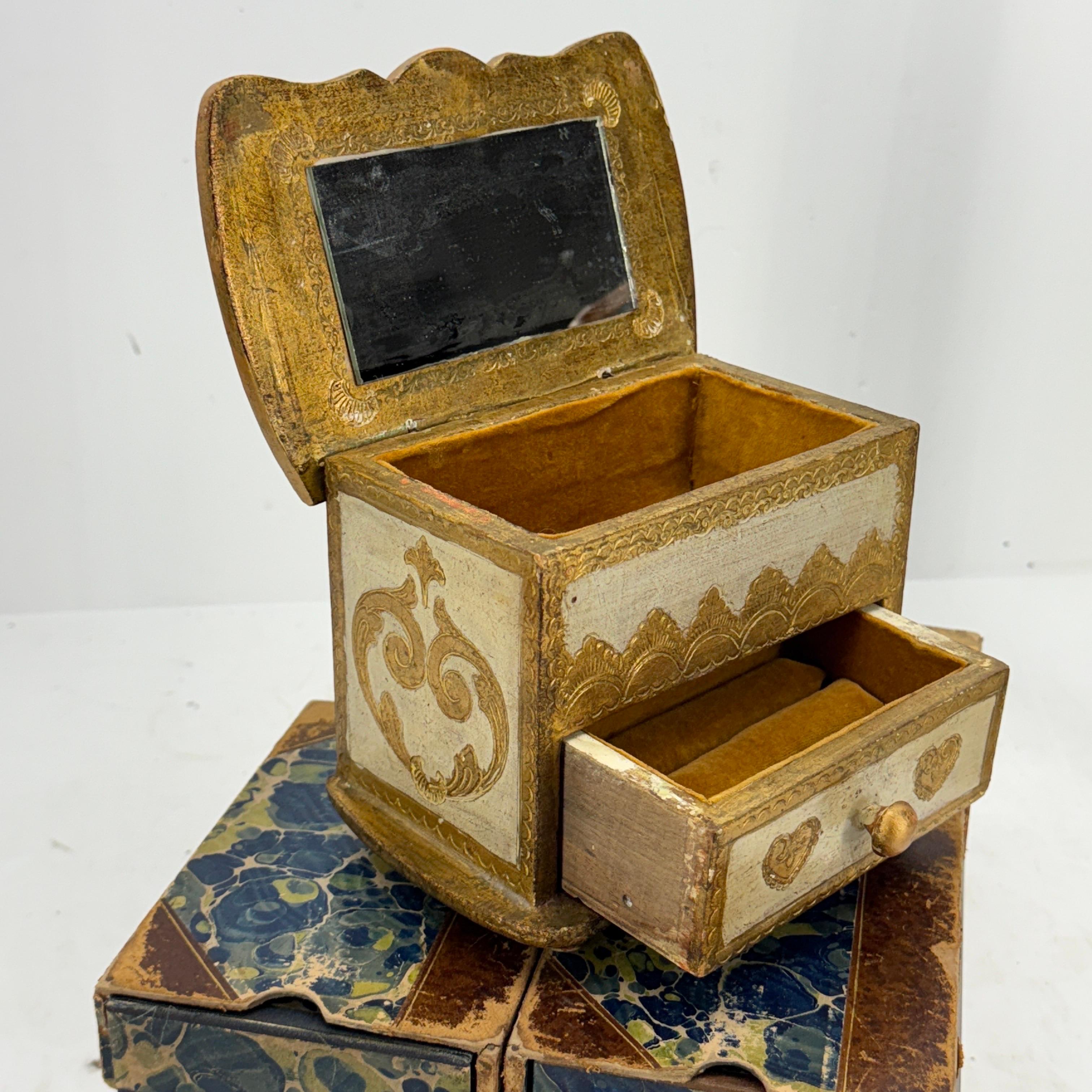 Pequeña cajonera italiana florentina para joyas en miniatura Moderno de mediados de siglo en venta