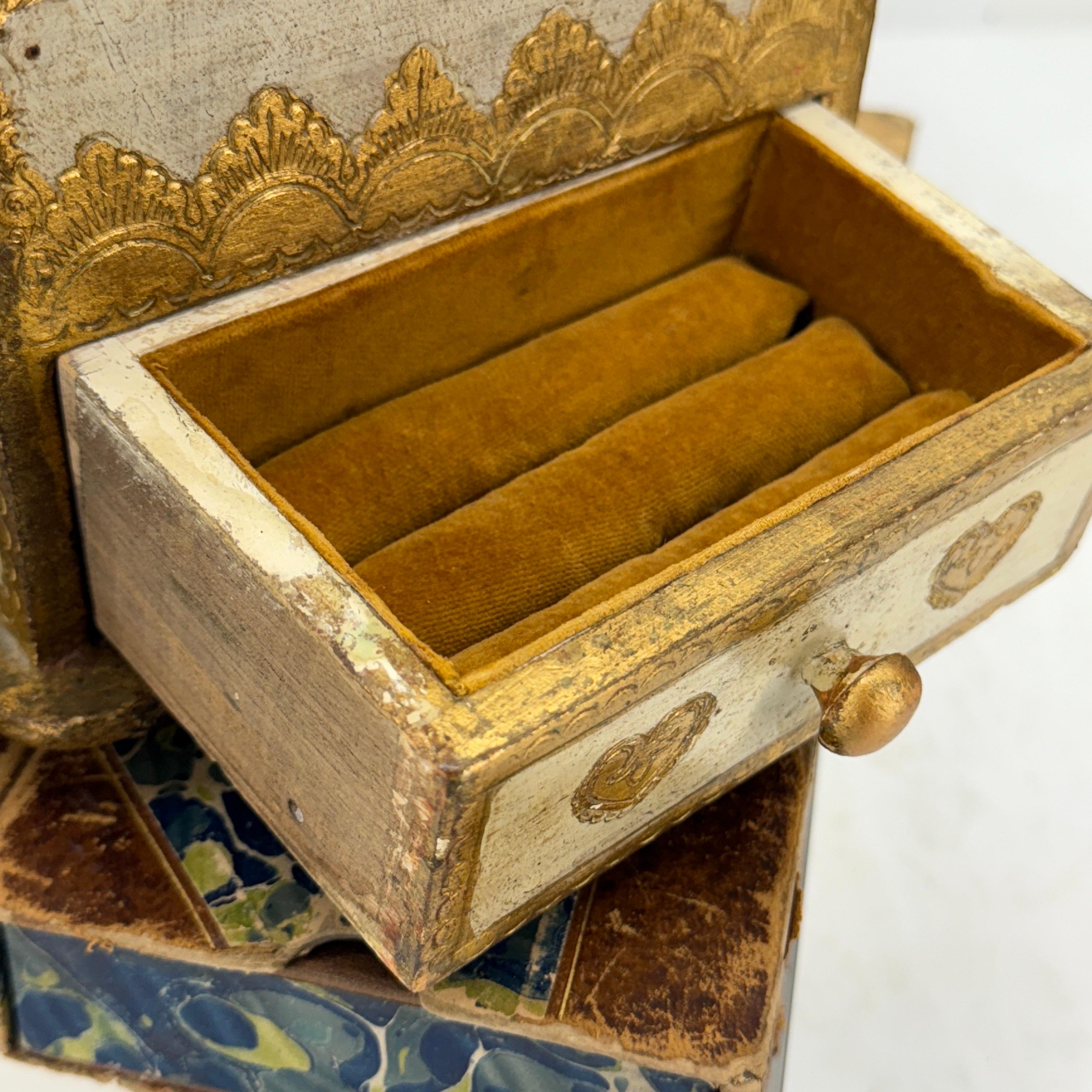 Pequeña cajonera italiana florentina para joyas en miniatura Italiano en venta