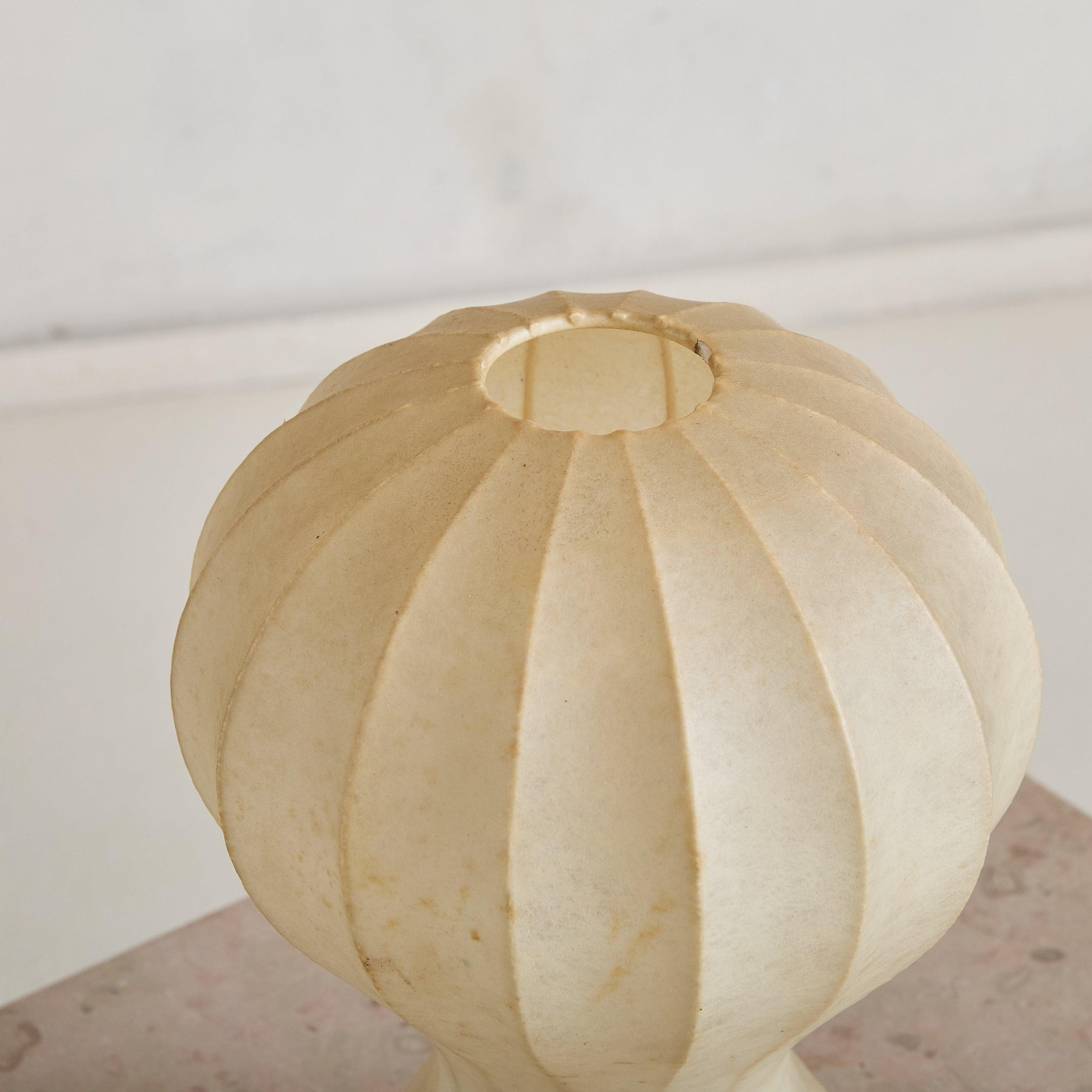 Small Italian ‘Gatto’ Cocoon Table Lamp 02 by Achille & Pier Giacomo Castiglioni In Good Condition For Sale In Chicago, IL