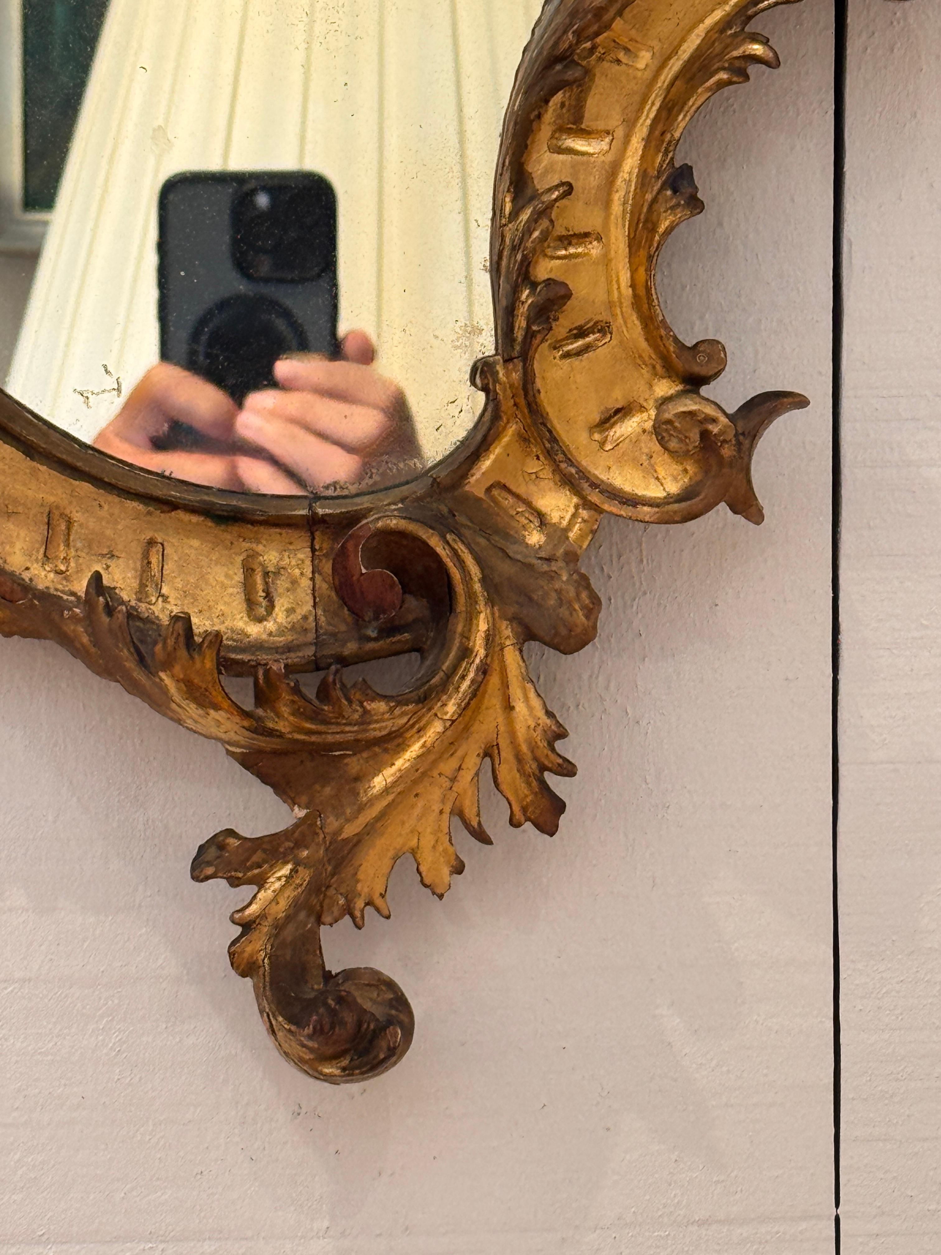 Petit miroir italien en bois doré Bon état - En vente à Charlottesville, VA