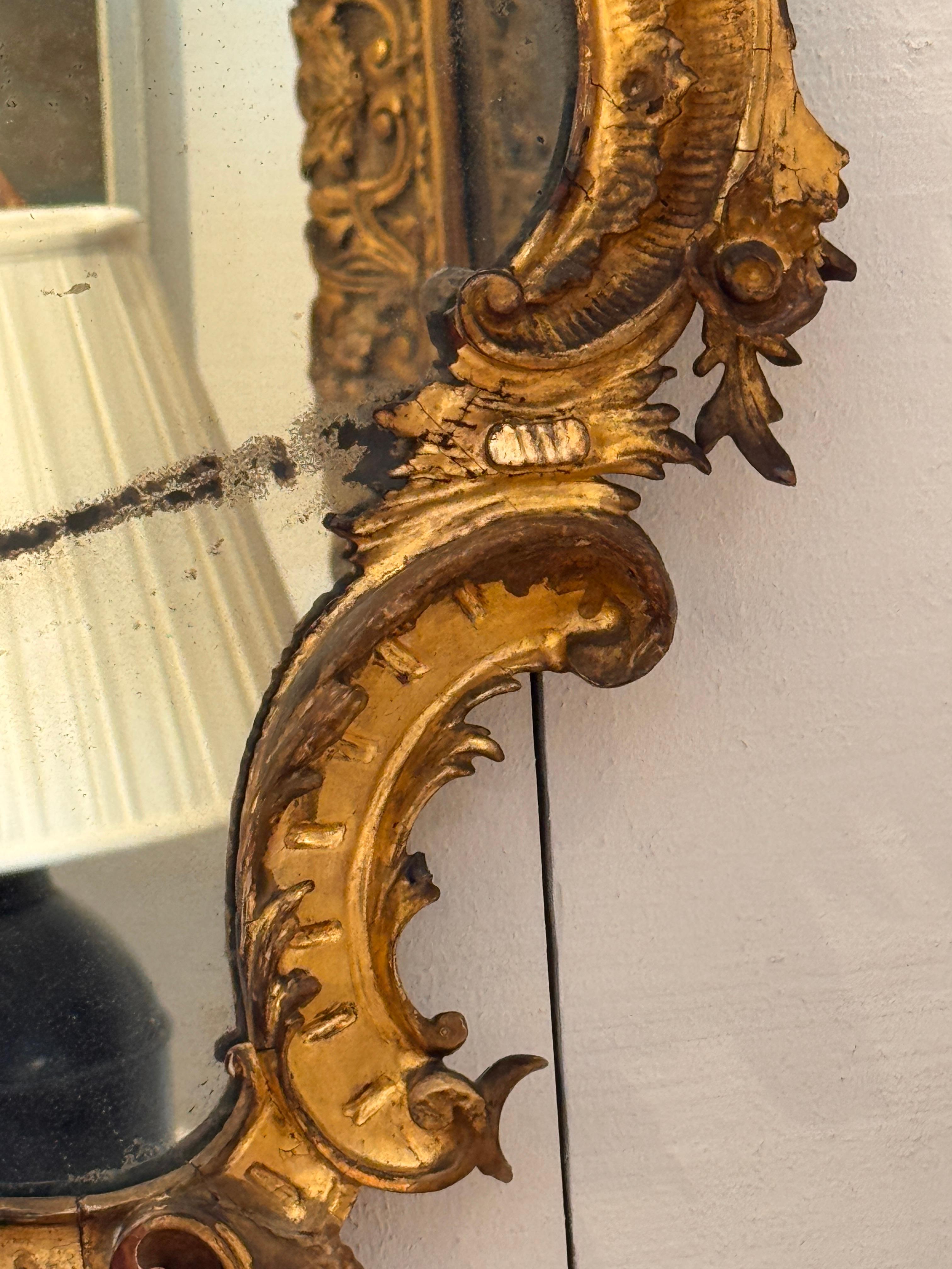 Bois doré Petit miroir italien en bois doré en vente