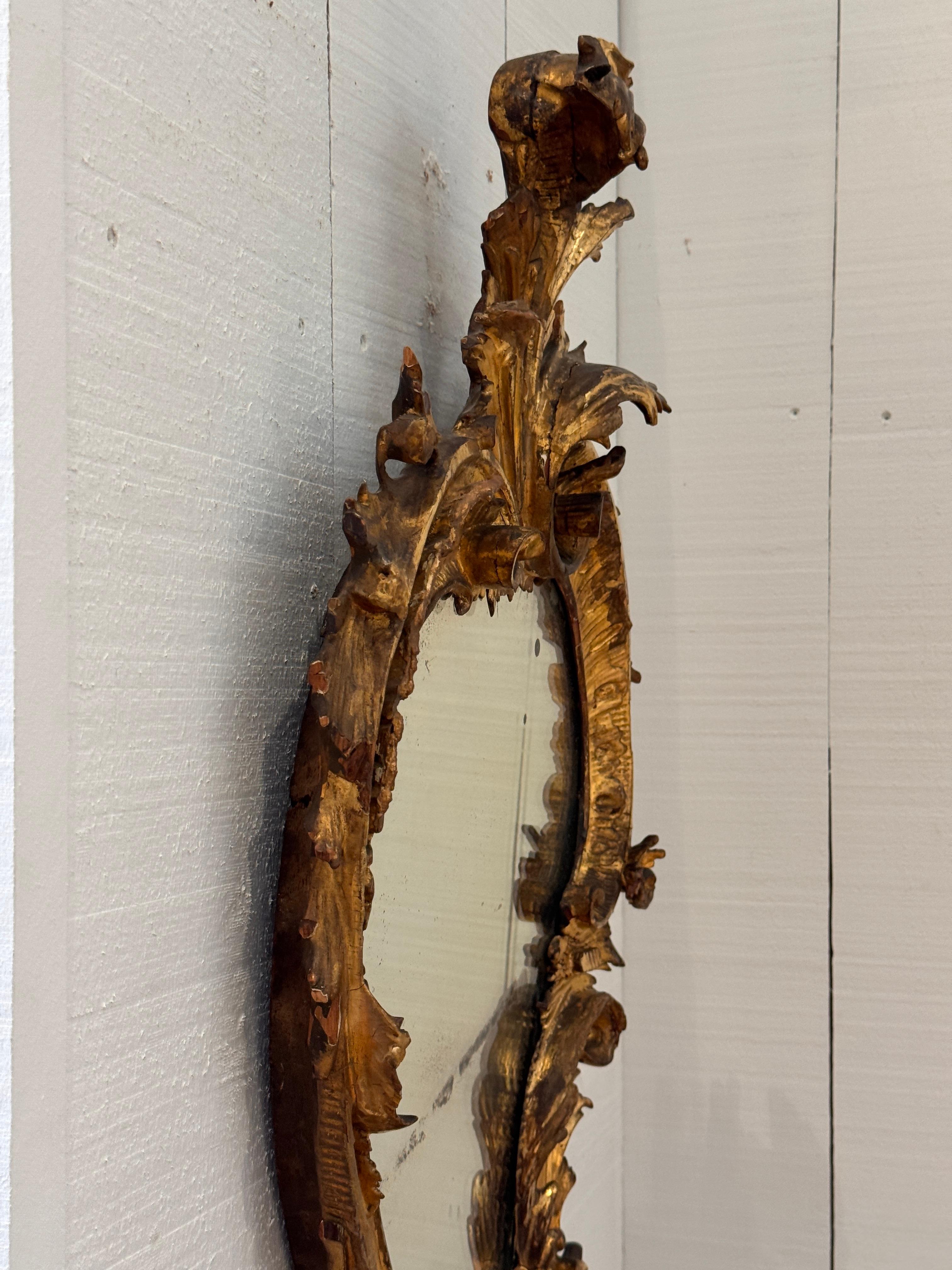 Petit miroir italien en bois doré en vente 1
