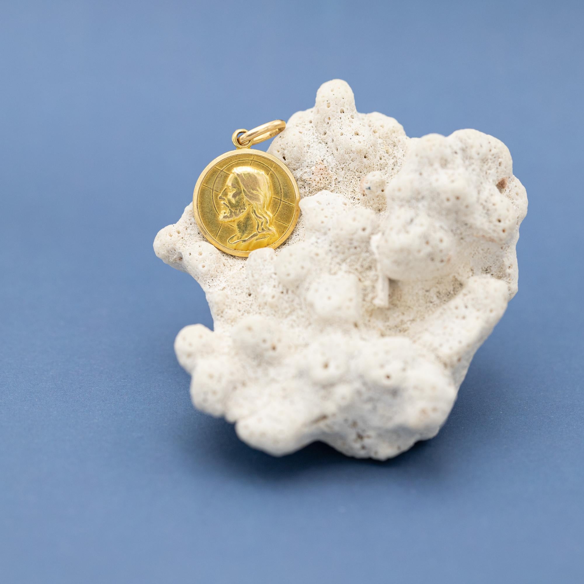 small Italian Jesus medal pendant - 18 Karat solid yellow gold Christmas charm 2