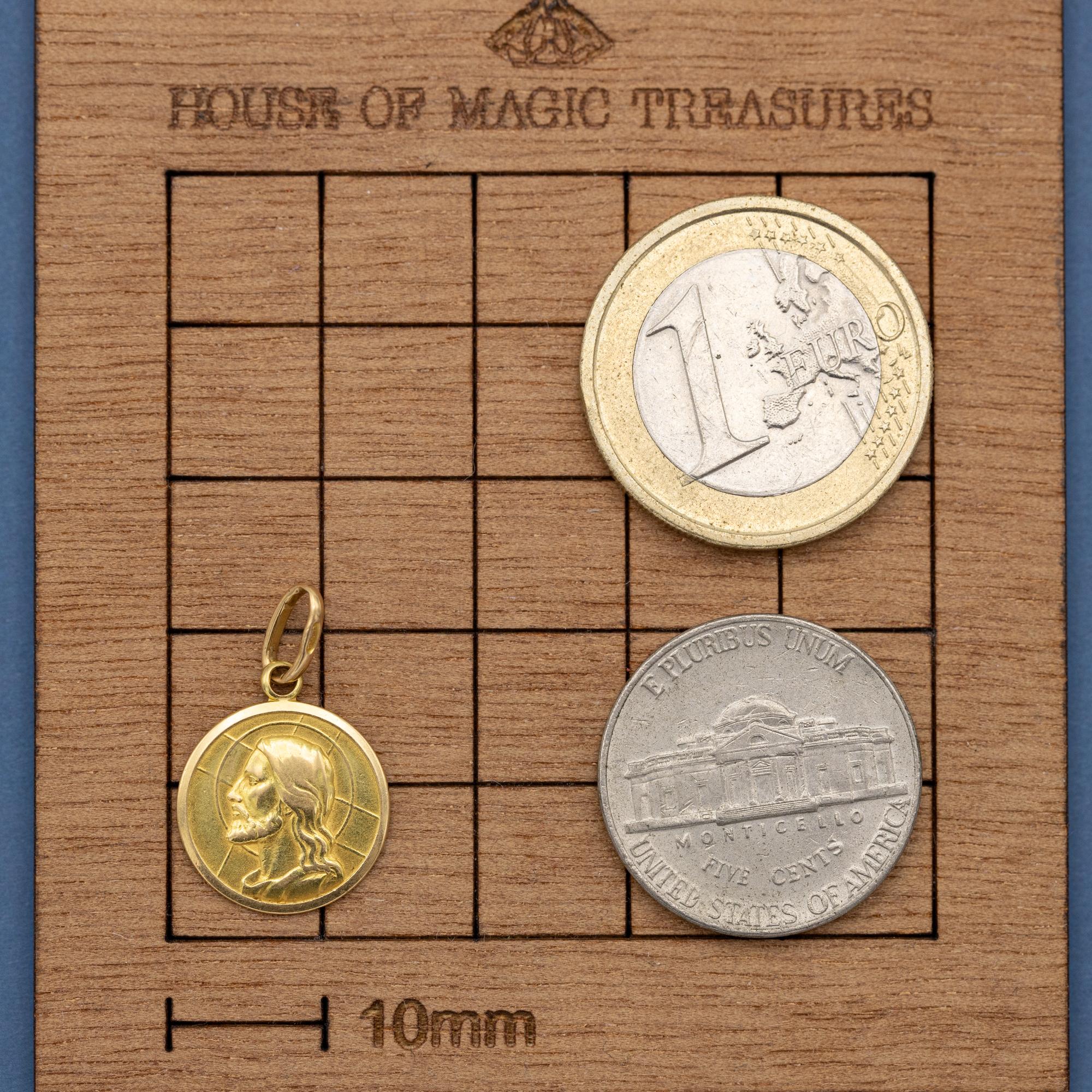 small Italian Jesus medal pendant - 18 Karat solid yellow gold Christmas charm 4