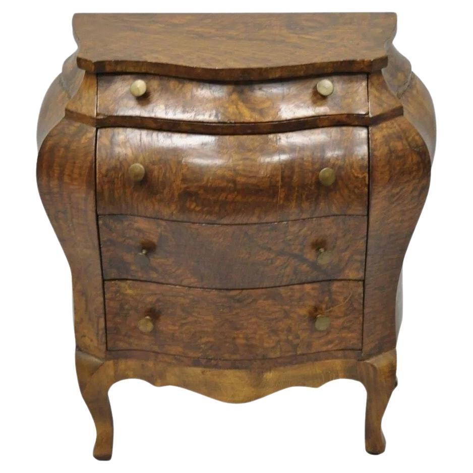 Pequeño joyero italiano Madera de olivo Burl Comoda francesa estilo Luis XV Bombe