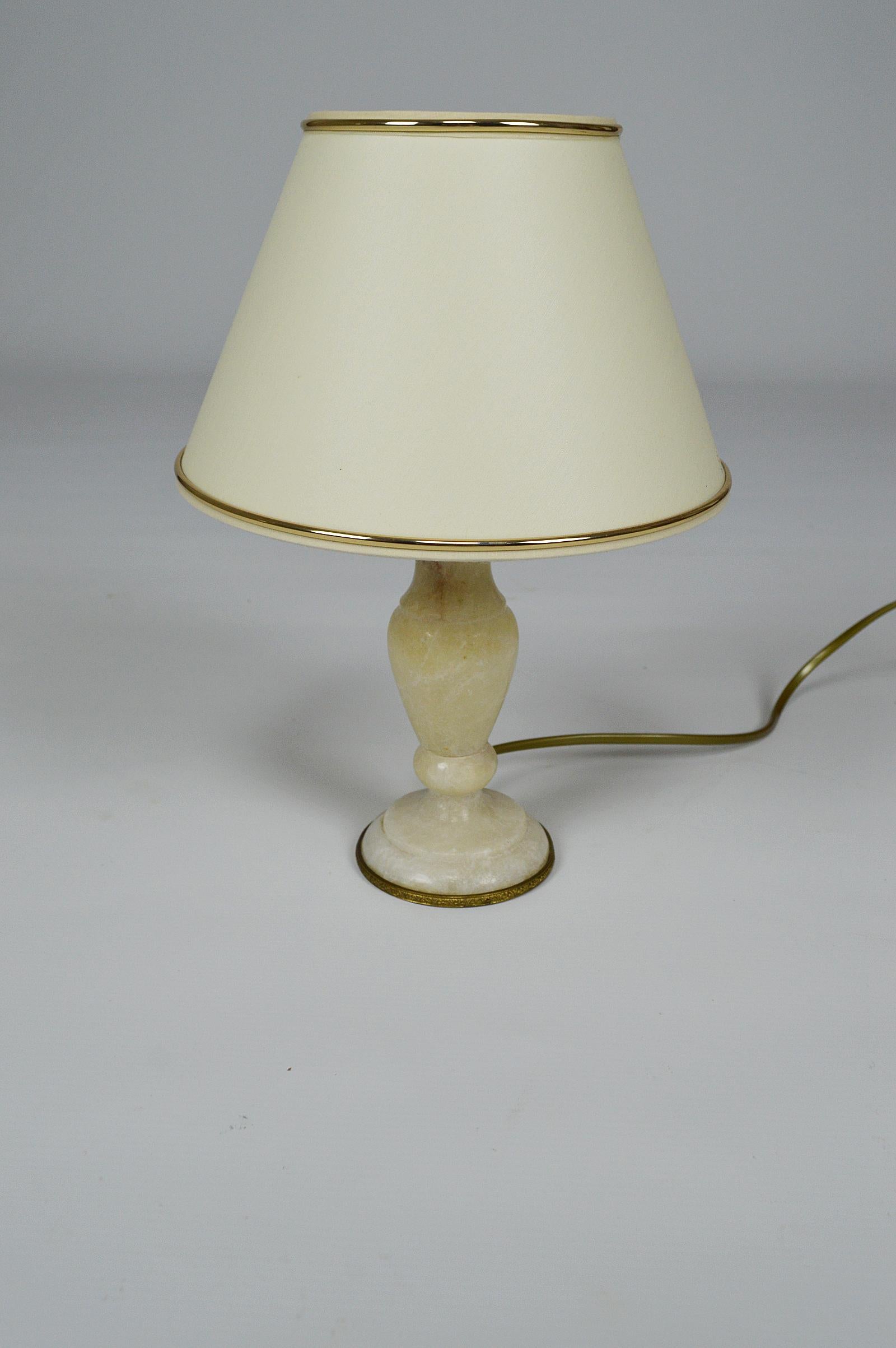 Neoclassical Small Italian Lamp in White Marble, circa 1920 For Sale