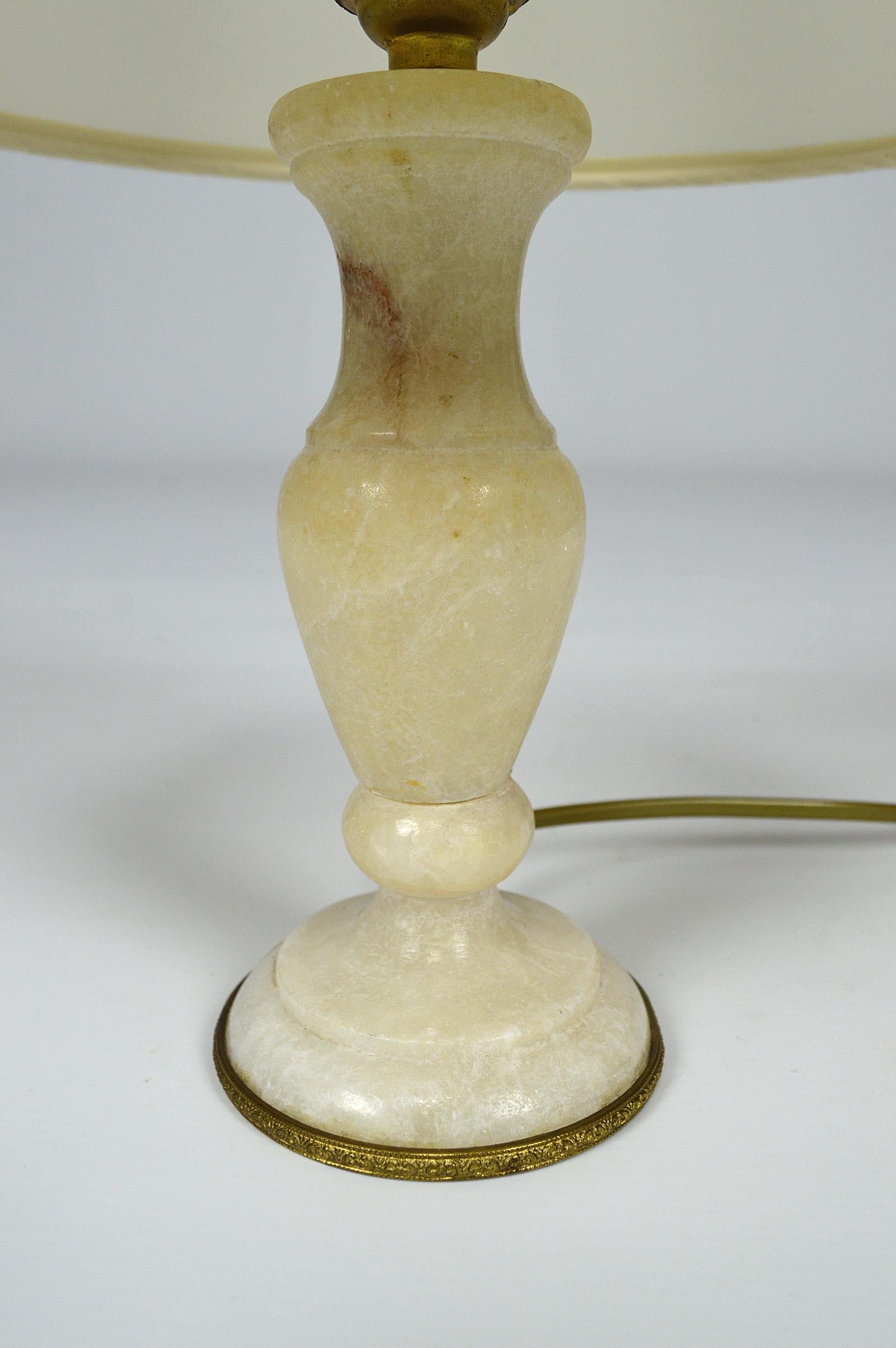 Early 20th Century Small Italian Lamp in White Marble, circa 1920 For Sale
