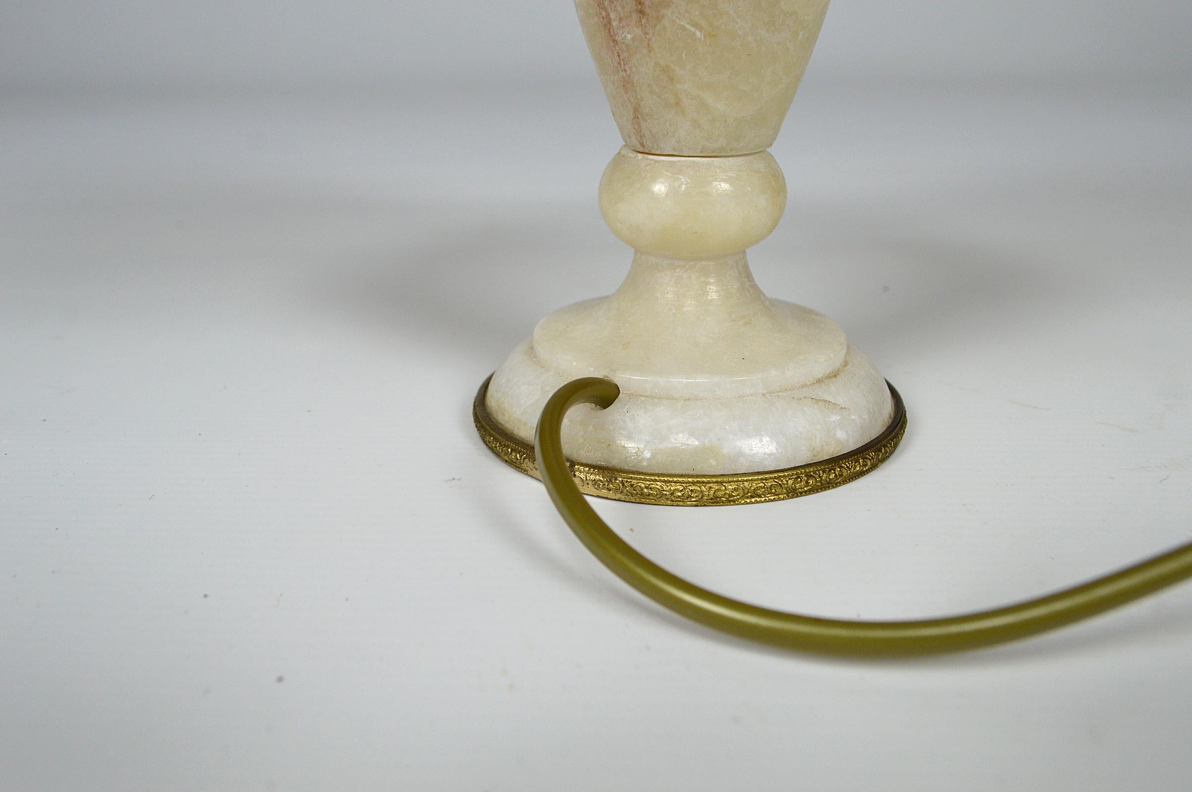 Bronze Petite lampe italienne en marbre blanc, vers 1920 en vente