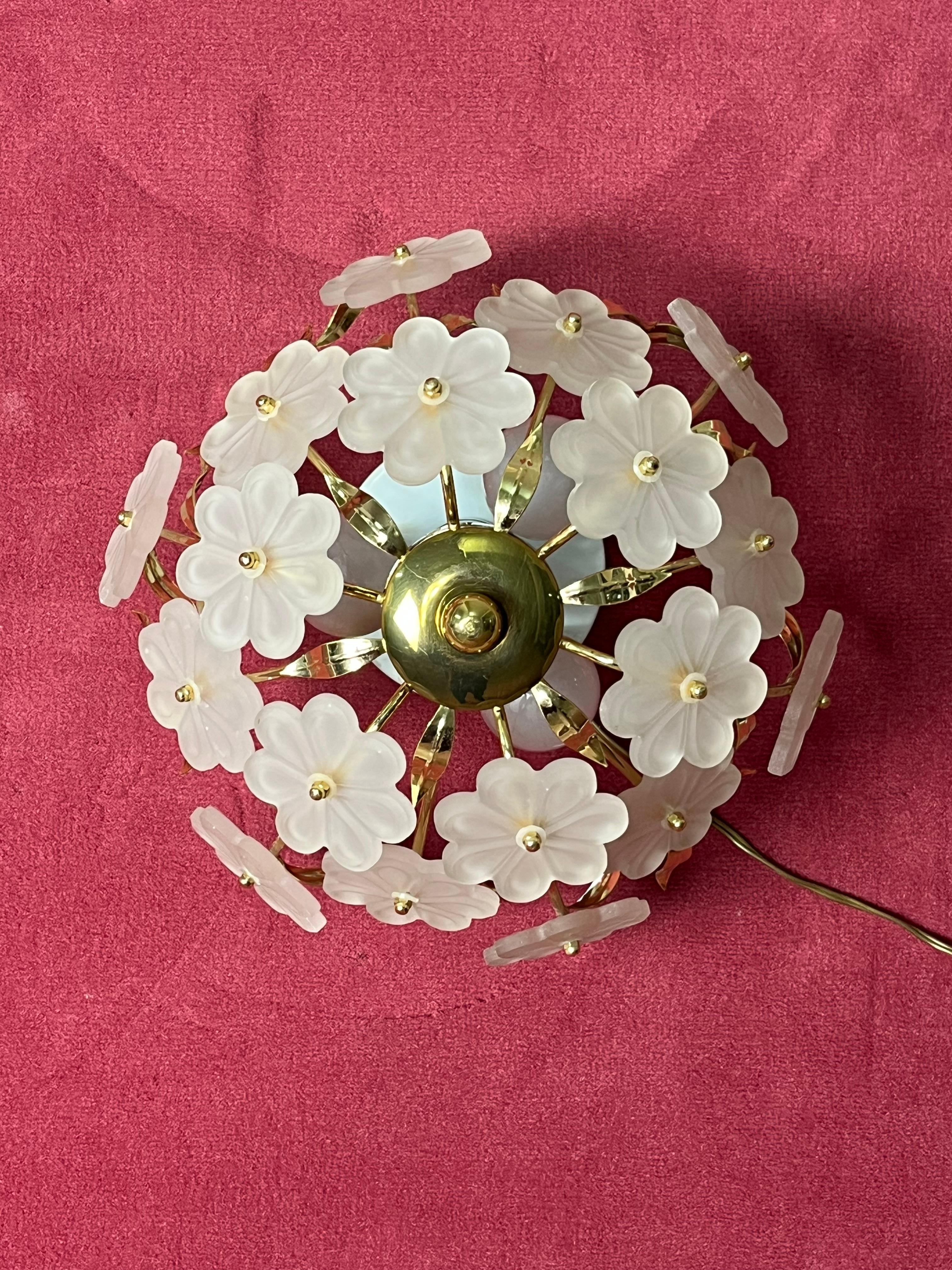 Small Italian Mid-Century 3-Light Murano Glass Ceiling Lamp, 1960s For Sale 4