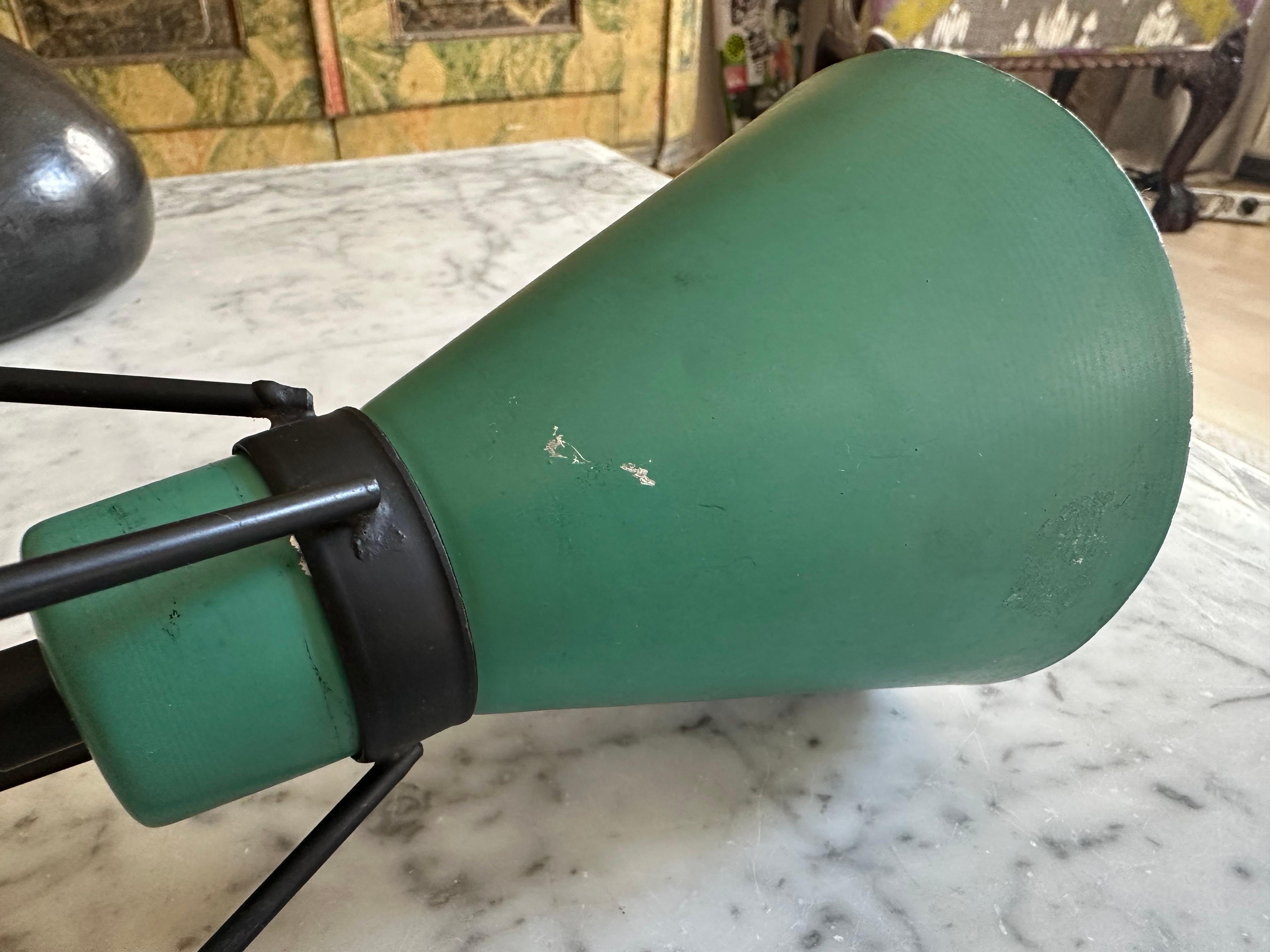 Kleine italienische Aluminium-Tischlampe mit konischem Schirm, 1950er Jahre, Mitte des Jahrhunderts im Angebot 5