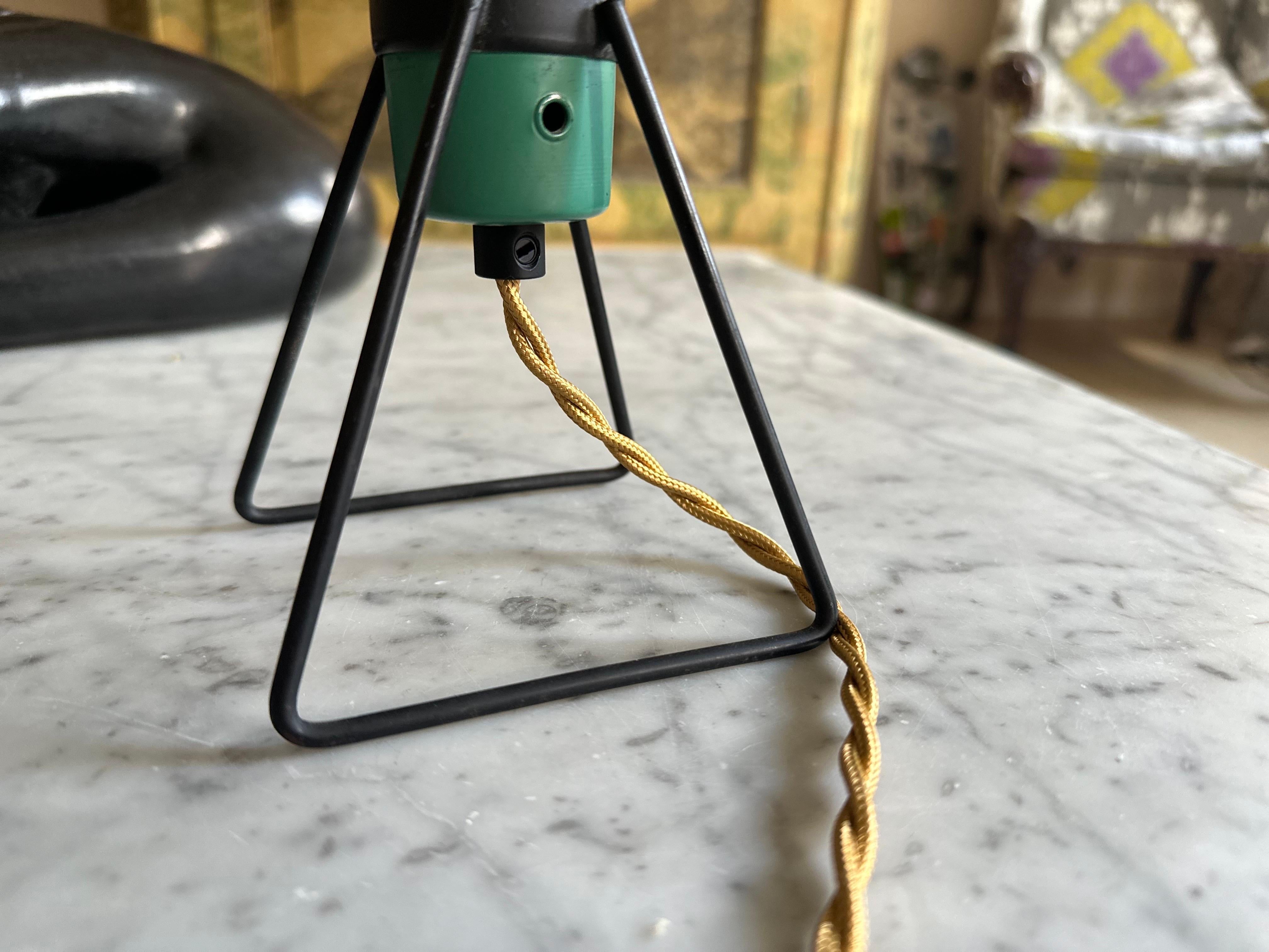 Kleine italienische Aluminium-Tischlampe mit konischem Schirm, 1950er Jahre, Mitte des Jahrhunderts im Angebot 6