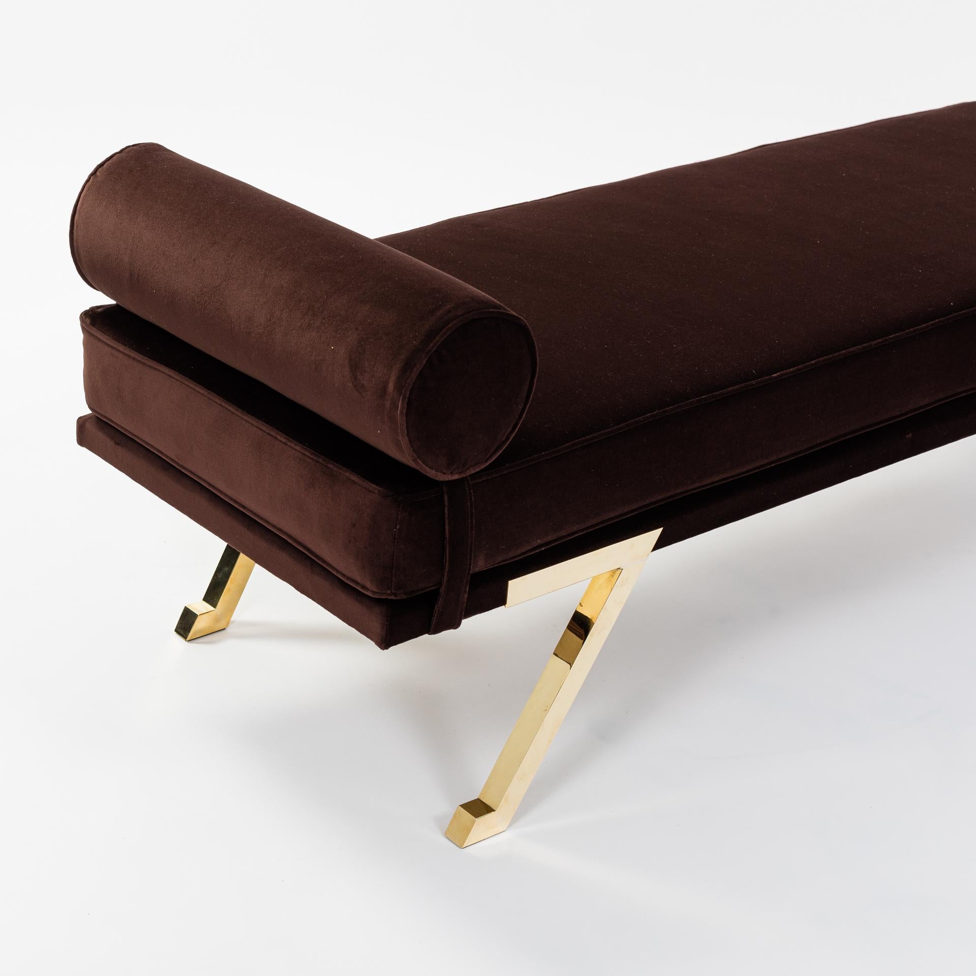 Italian Mid-Century Daybed / Bench Brass Legs, Chocolate Brown Velvet 1970s In Good Condition For Sale In Salzburg, AT