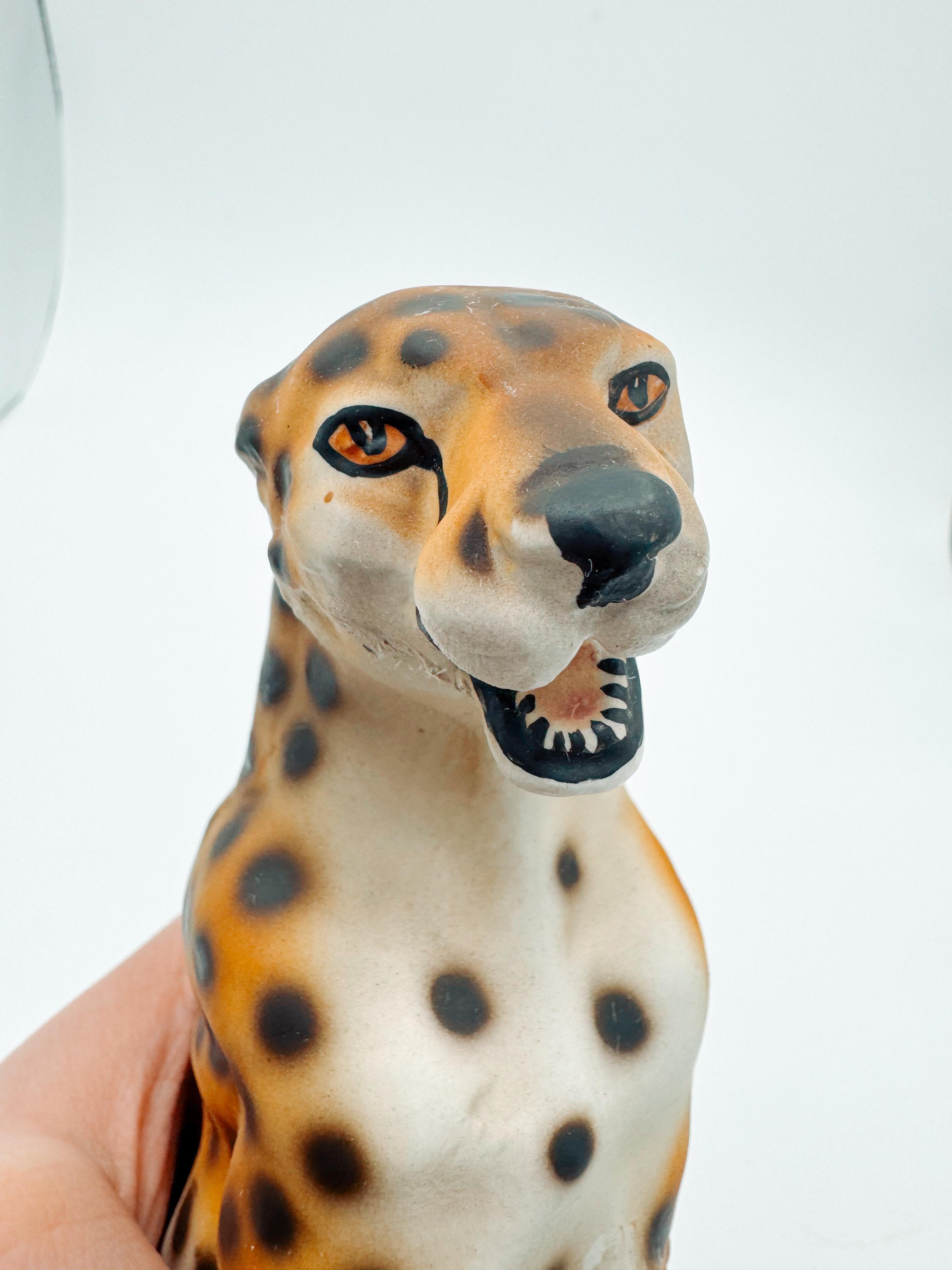 Italiano Piccola scultura italiana di ghepardo in ceramica di metà secolo, finitura opaca in vendita