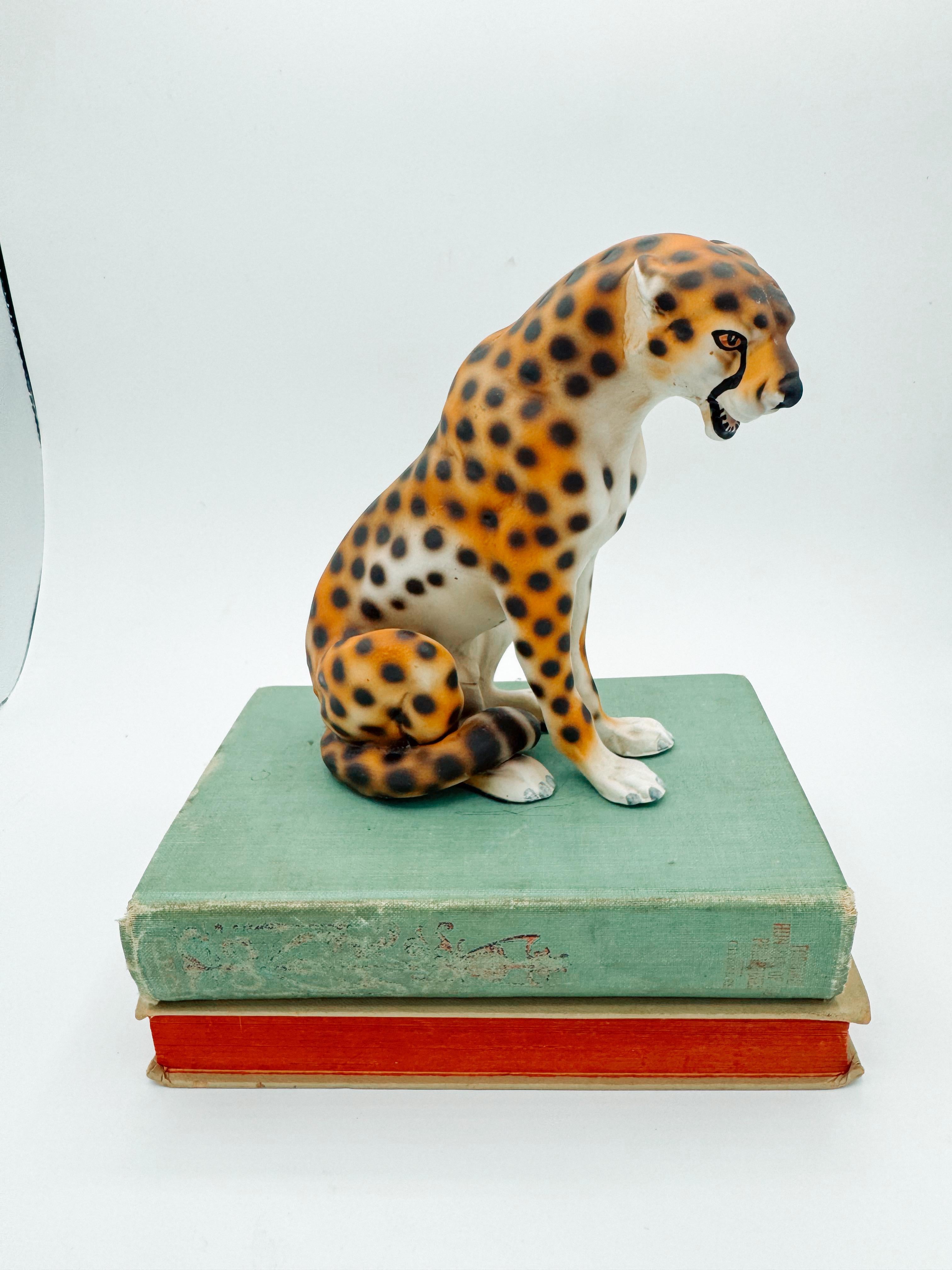 Piccola scultura italiana di ghepardo in ceramica di metà secolo, finitura opaca in vendita 1