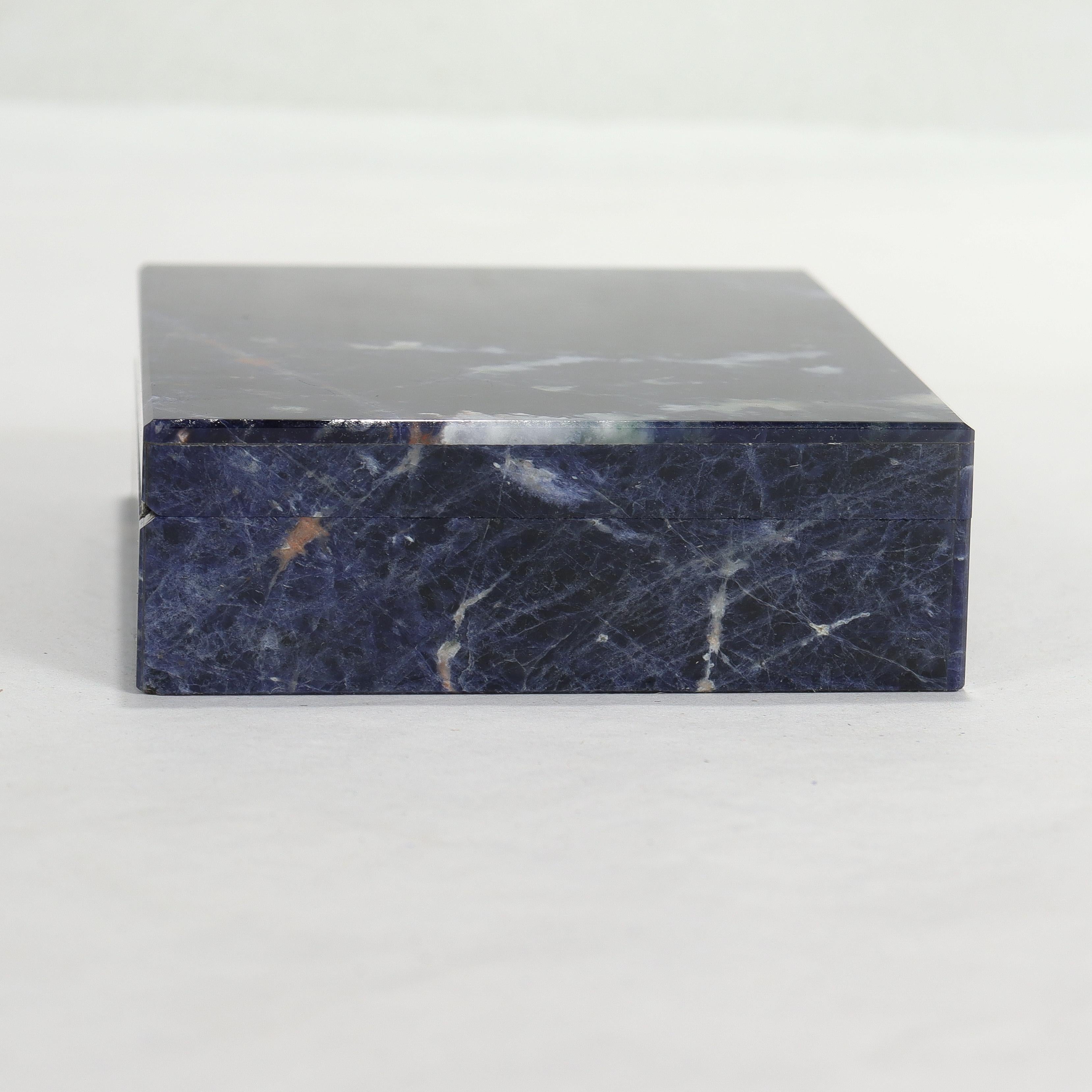 XX secolo Piccola cassettiera o scrigno da tavolo in Lapis e argento 800, italiana, della metà del secolo scorso in vendita