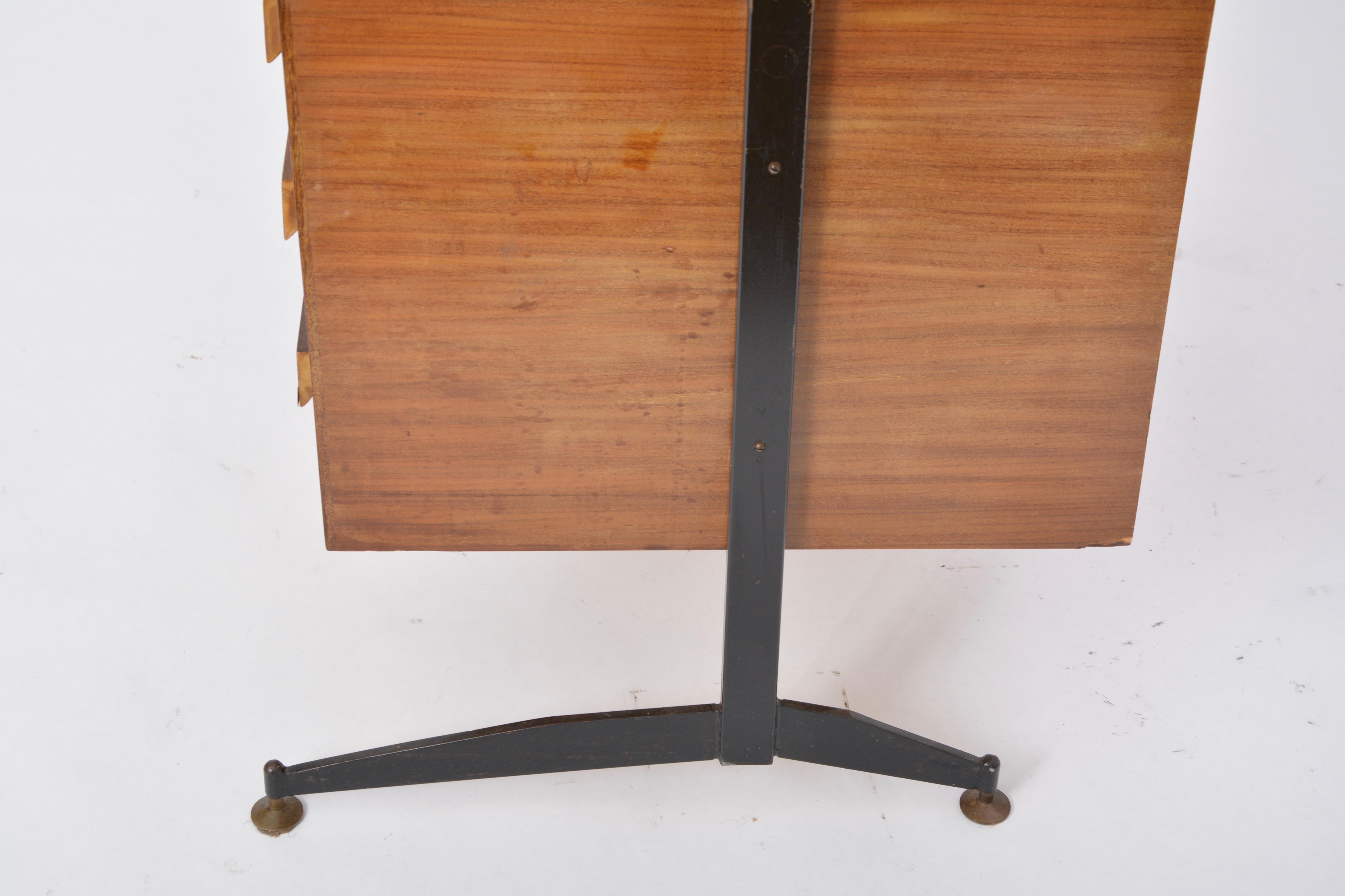 Small Italian Midcentury Desk with Black and Yellow Drawers In Good Condition In Berlin, DE