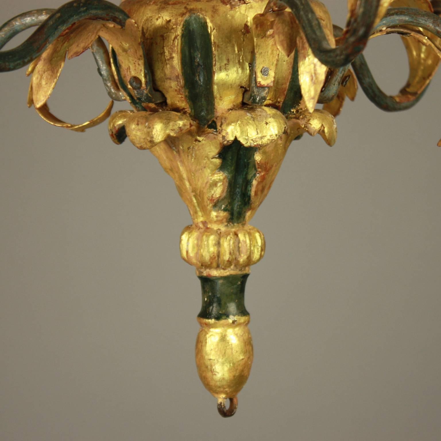 Small Italian Painted and Carved Giltwood Chandelier (18. Jahrhundert)