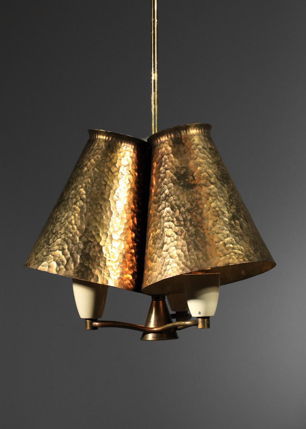 Small Italian pendant chandelier in brass-plated zinc from the 1950s For Sale 4