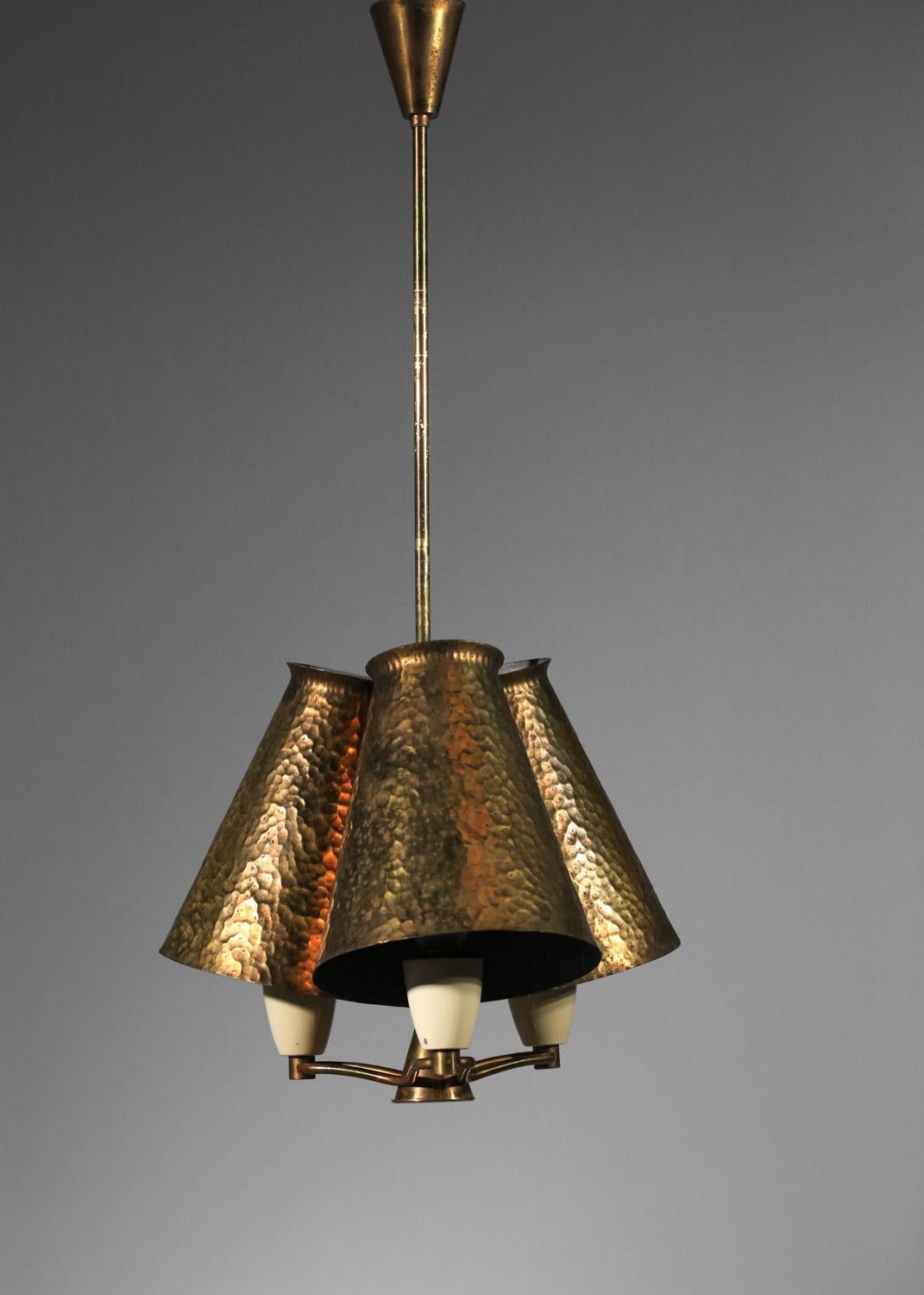 Mid-Century Modern Small Italian pendant chandelier in brass-plated zinc from the 1950s For Sale