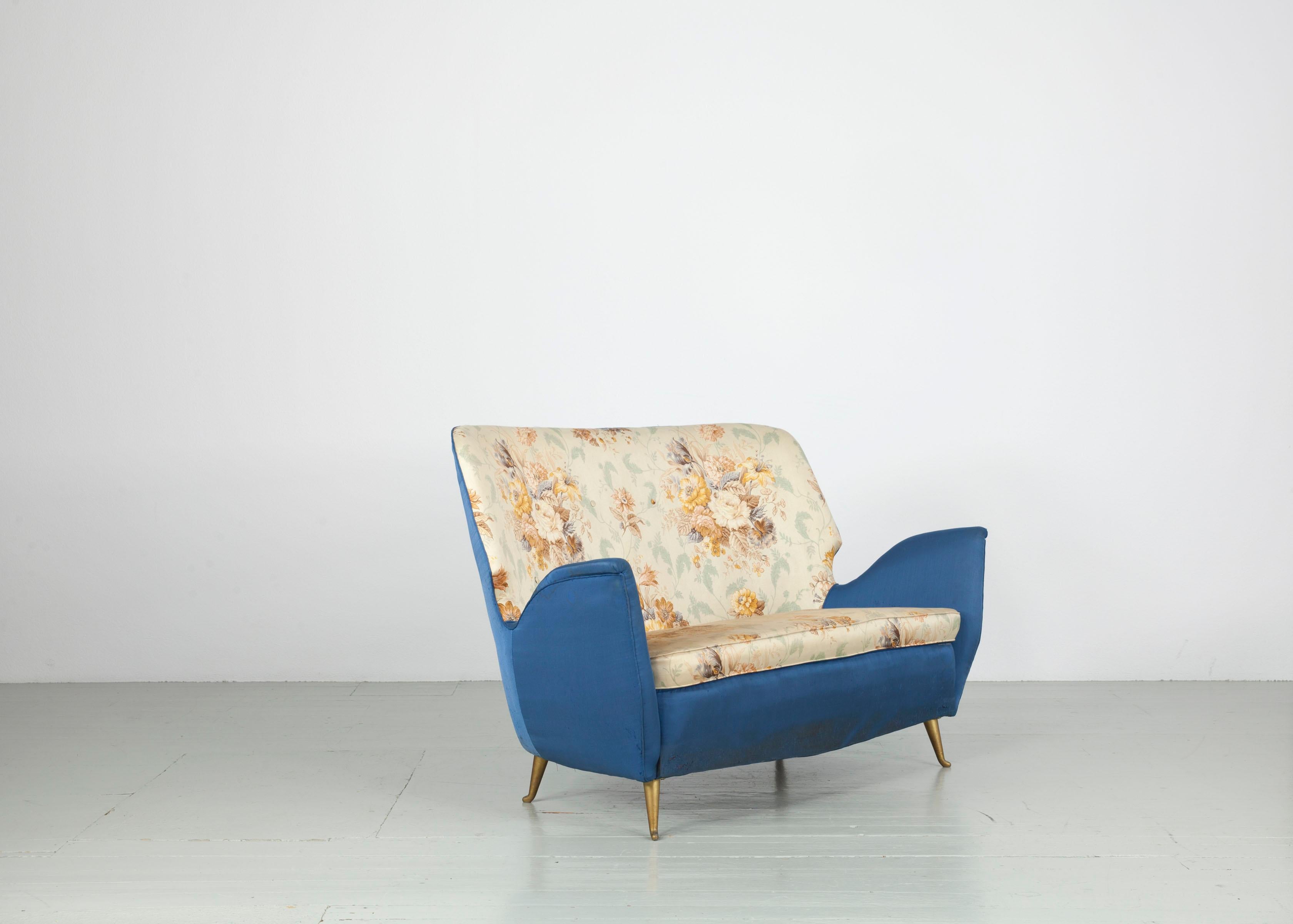 Mid-Century Modern Small Italian Sofa Made in Italy in the 1950s by I.S.A. Bergamo For Sale