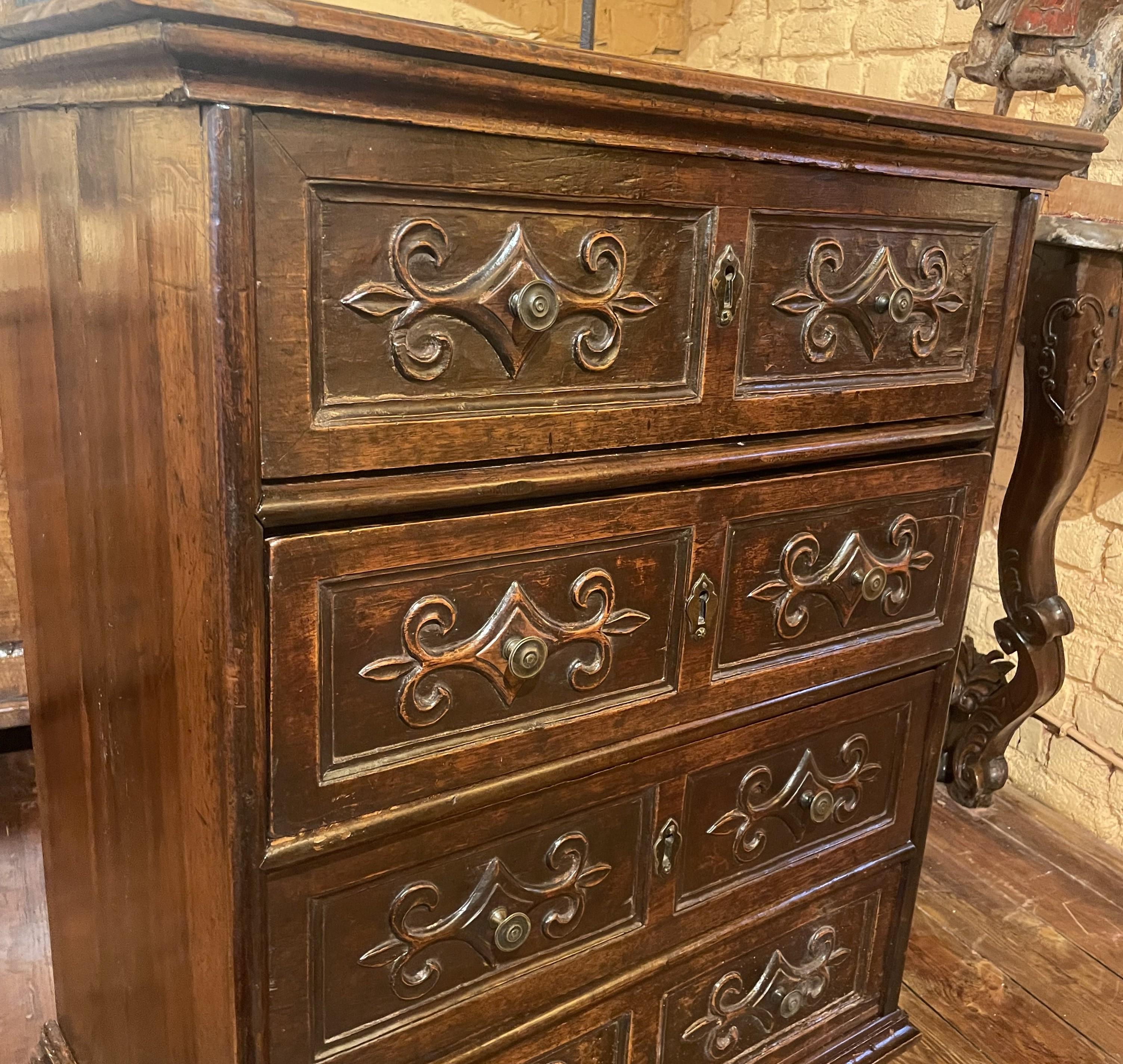 Small Italian Walnut Chest Of Drawers-17th Century For Sale 5