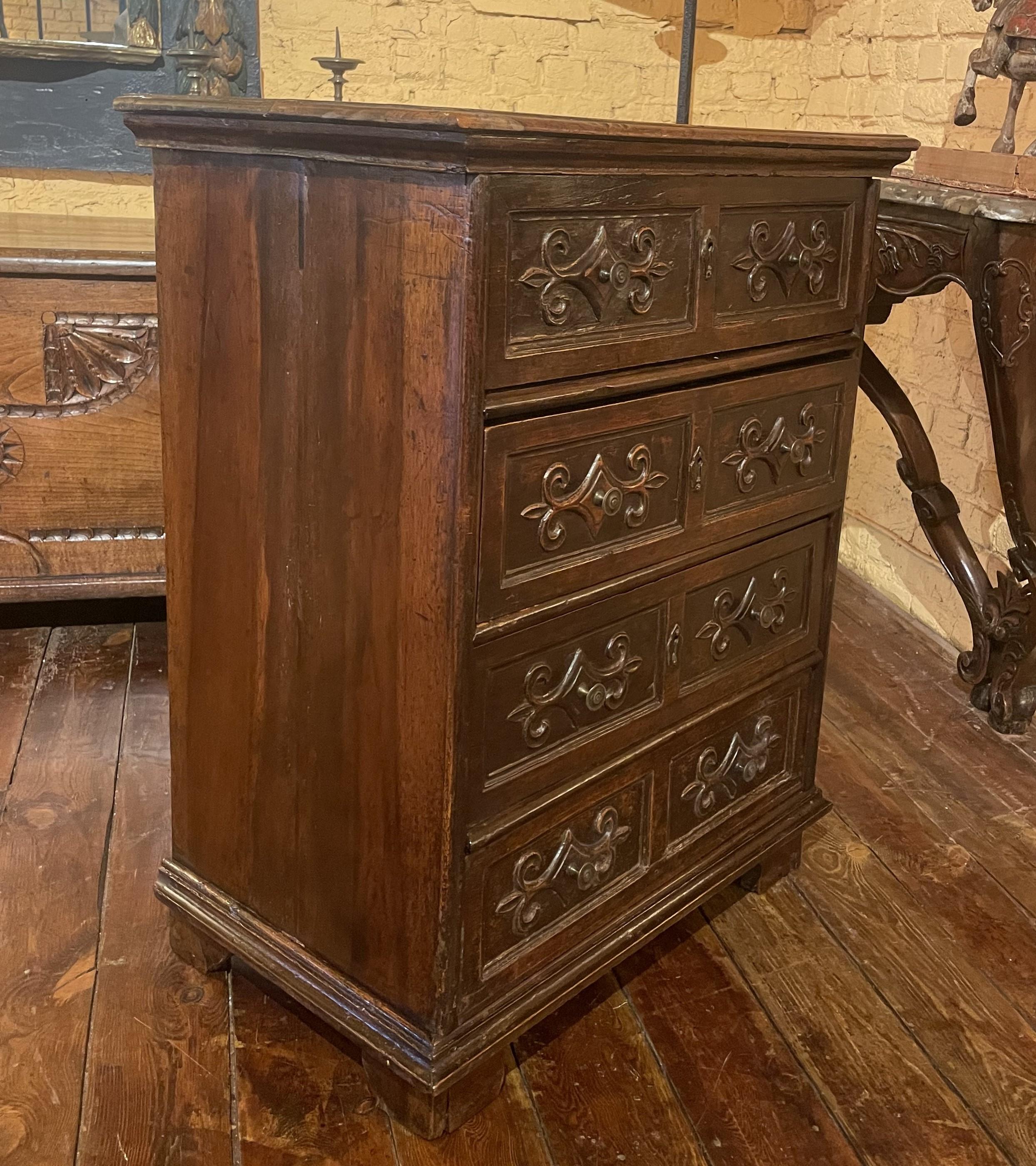 Small Italian Walnut Chest Of Drawers-17th Century For Sale 4