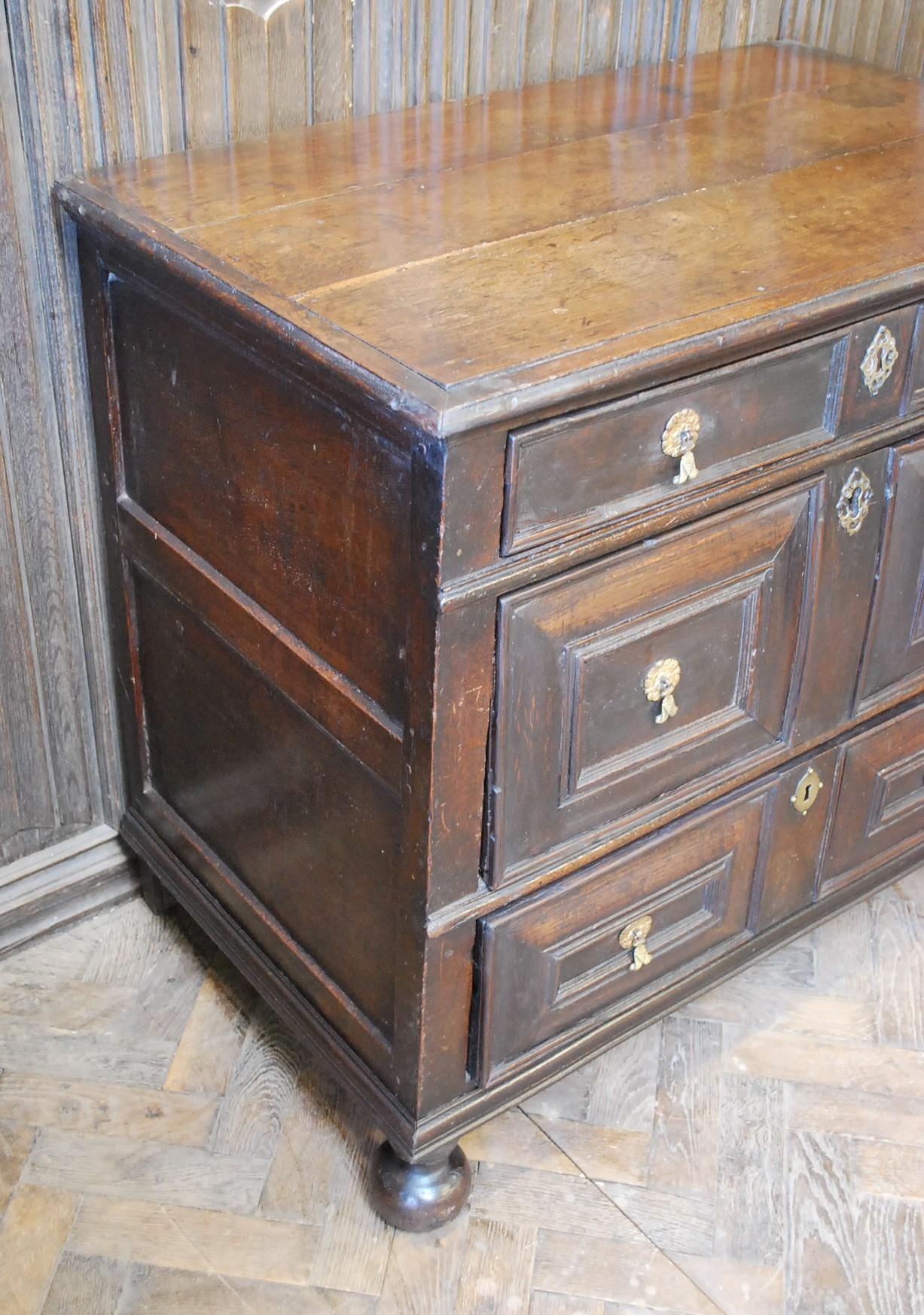 Small Jacobean Oak Chest of Drawers In Good Condition In Cheltenham, GB
