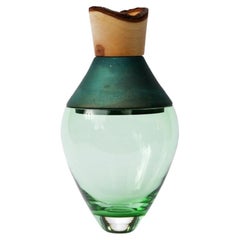 Petit vase indien en jade et cuivre patiné I, Pia Wüstenberg