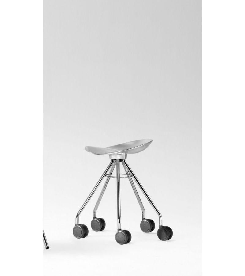 Small Jamaica stool by Pepe Cortes
Dimensions: Diameter 43 x H 50 cm 
Materials: A steel chromed five-legged stool. Swivel seat in a bright polished cast aluminum AG3 and anodized silver, or integrated with a solid varnished beech wooden seat.