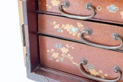 Pequeño armario japonés Kodansu lacado del siglo XIX, periodo Edo