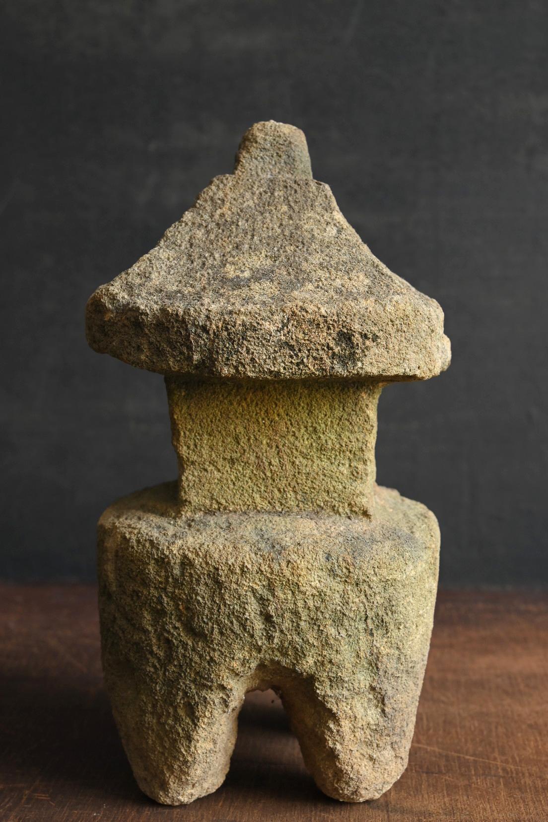 Petite lanterne japonaise ancienne en pierre / 1868-1920 / Objects fors fors Objects en vente 3