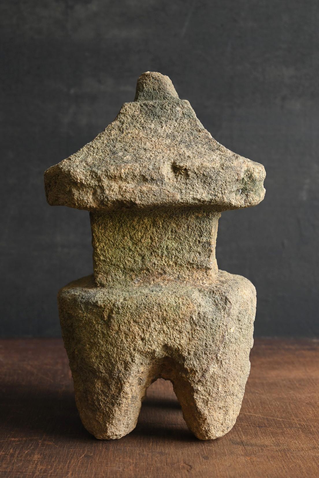 Petite lanterne japonaise ancienne en pierre / 1868-1920 / Objects fors fors Objects en vente 4